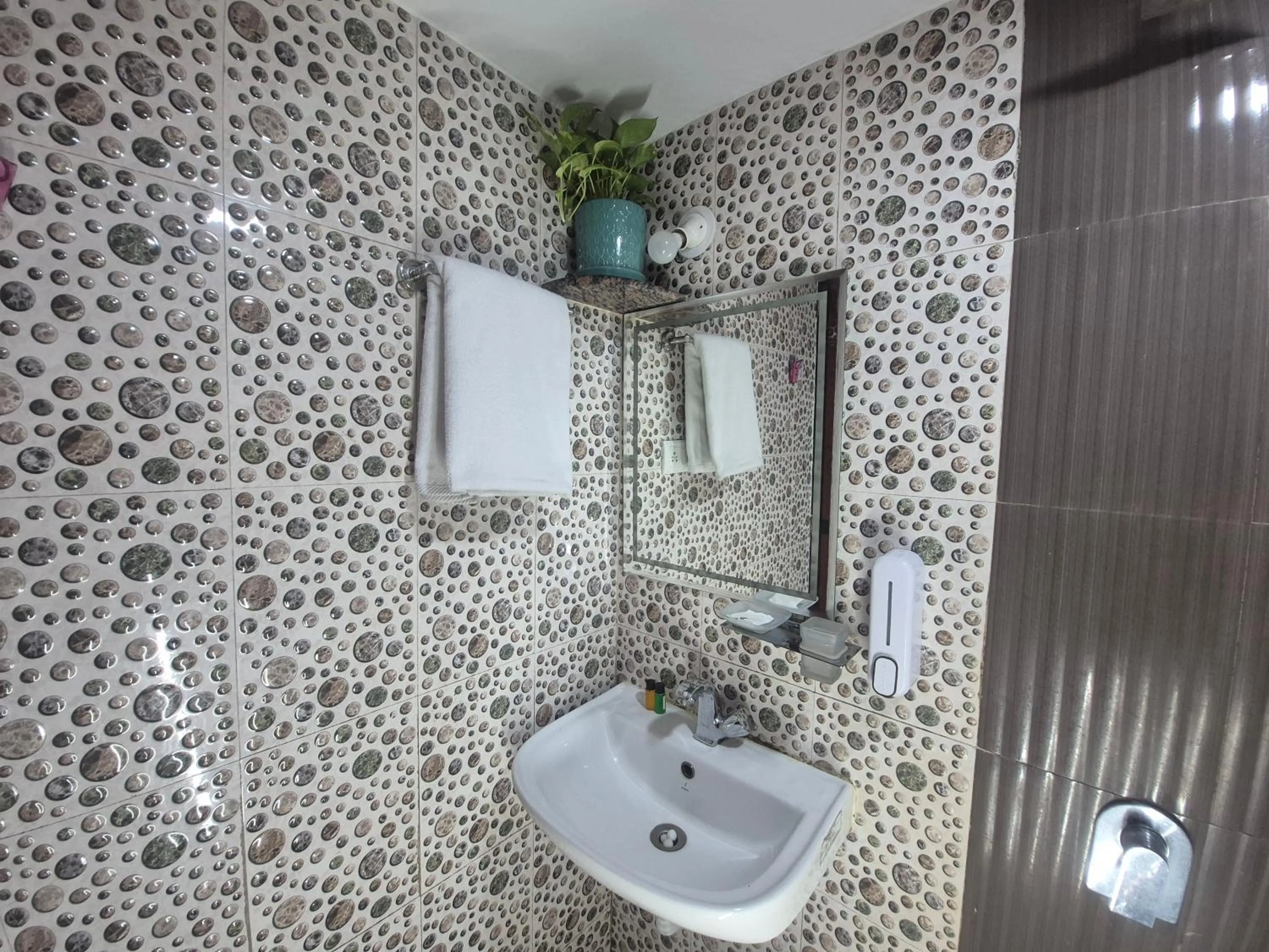 Toilet in LaligurasVilla Beachside Escape - 100m to Beach