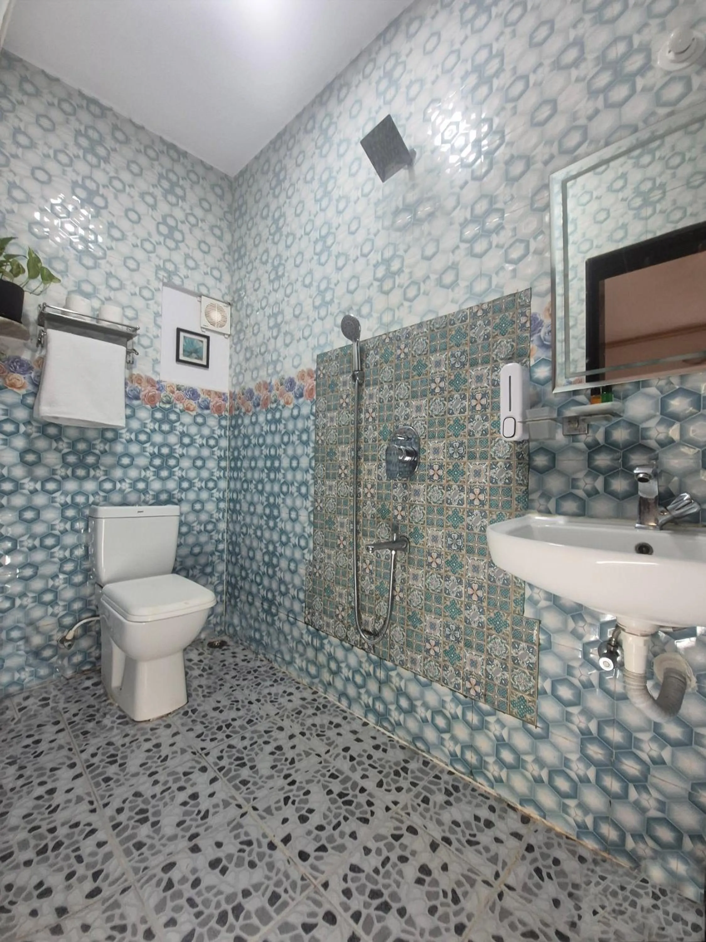 Shower in LaligurasVilla Beachside Escape - 100m to Beach