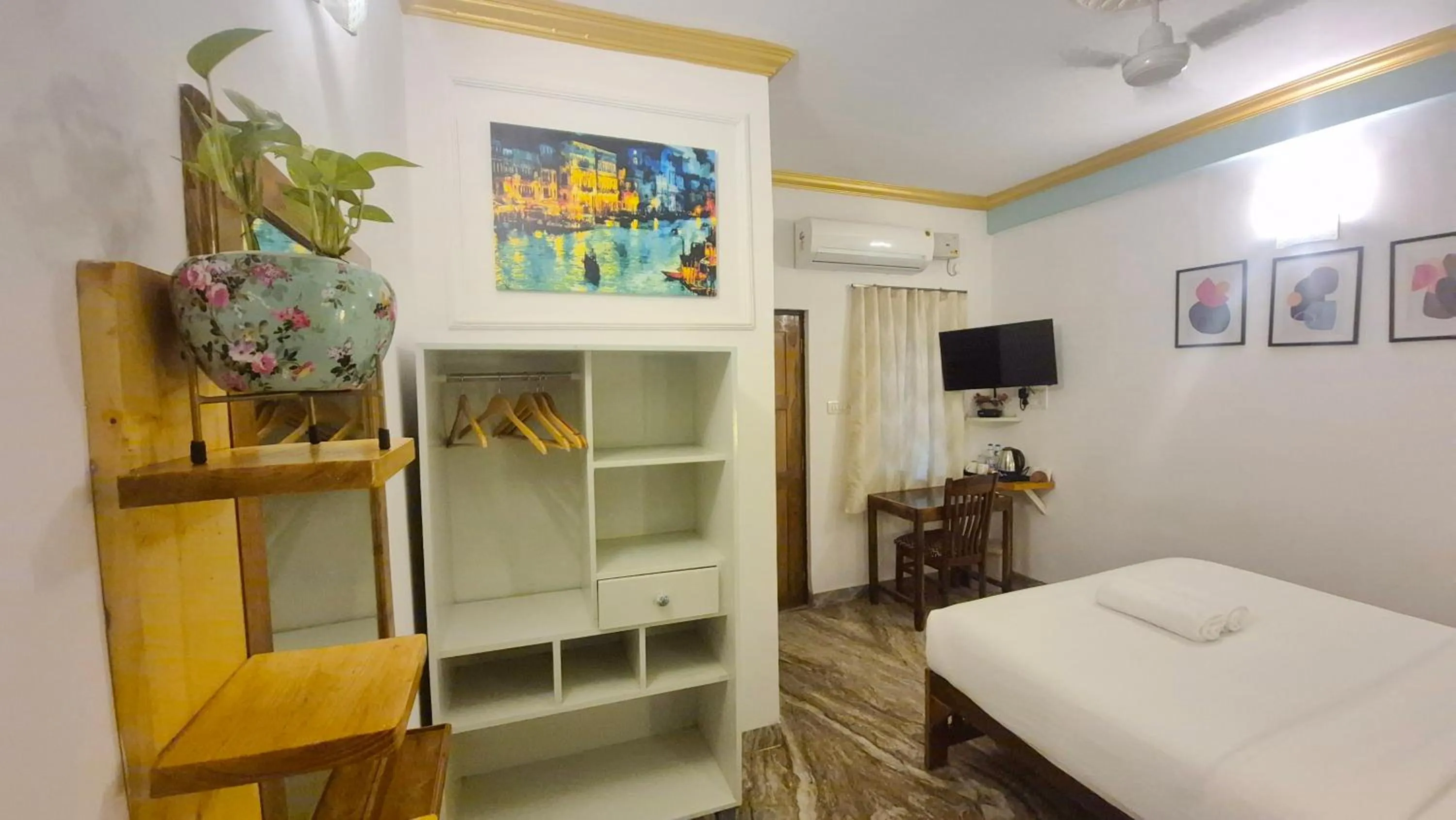 Bed in LaligurasVilla Beachside Escape - 100m to Beach