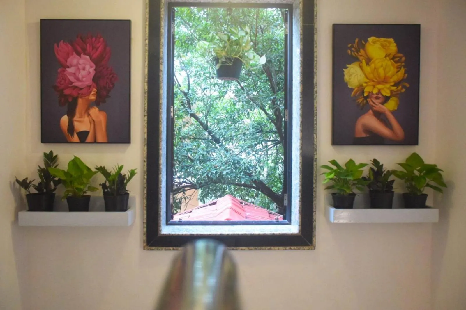 Decorative detail in LaligurasVilla Beachside Escape - 100m to Beach