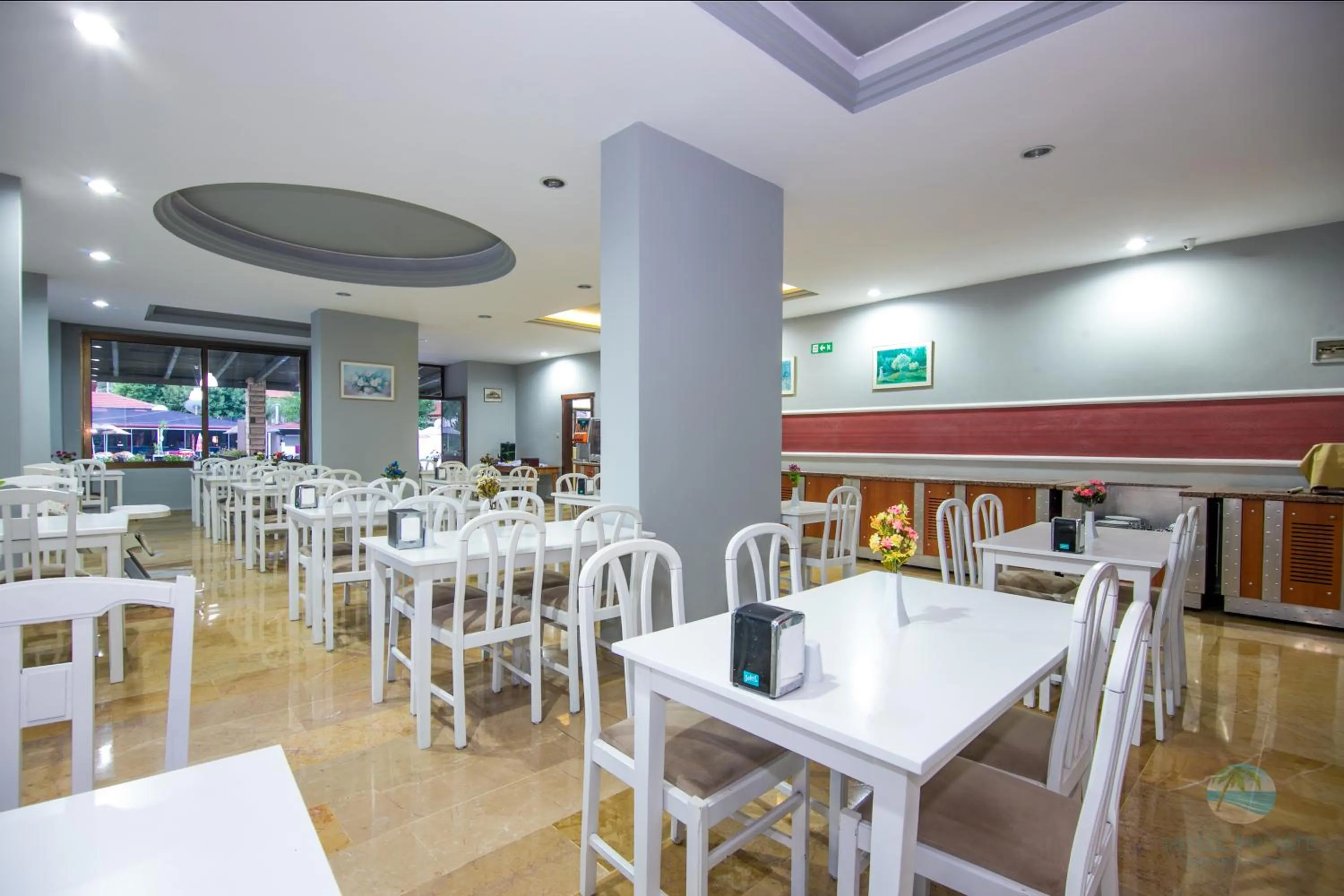 Restaurant/places to eat in Private Hotel