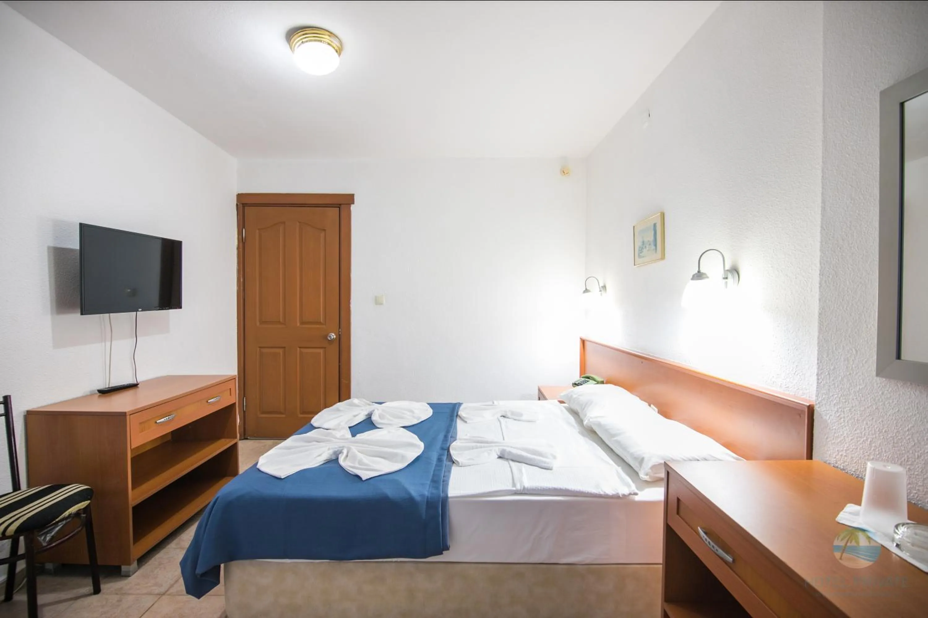 Bedroom, Bed in Private Hotel