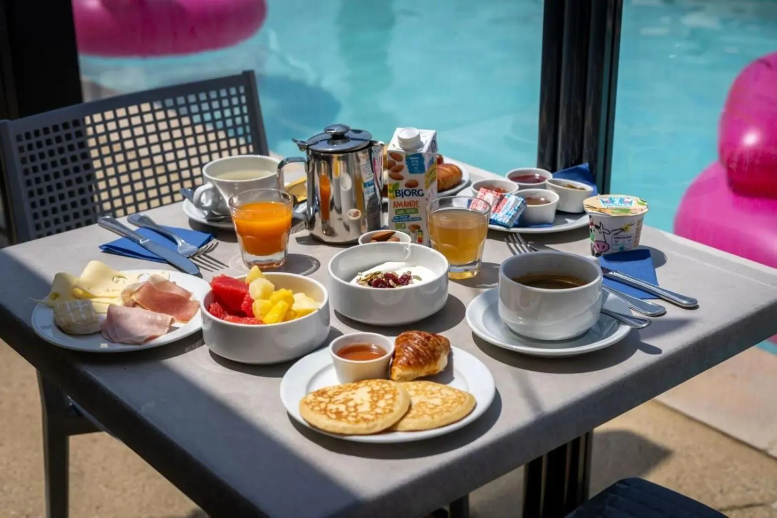 Breakfast in Hotel Caiman