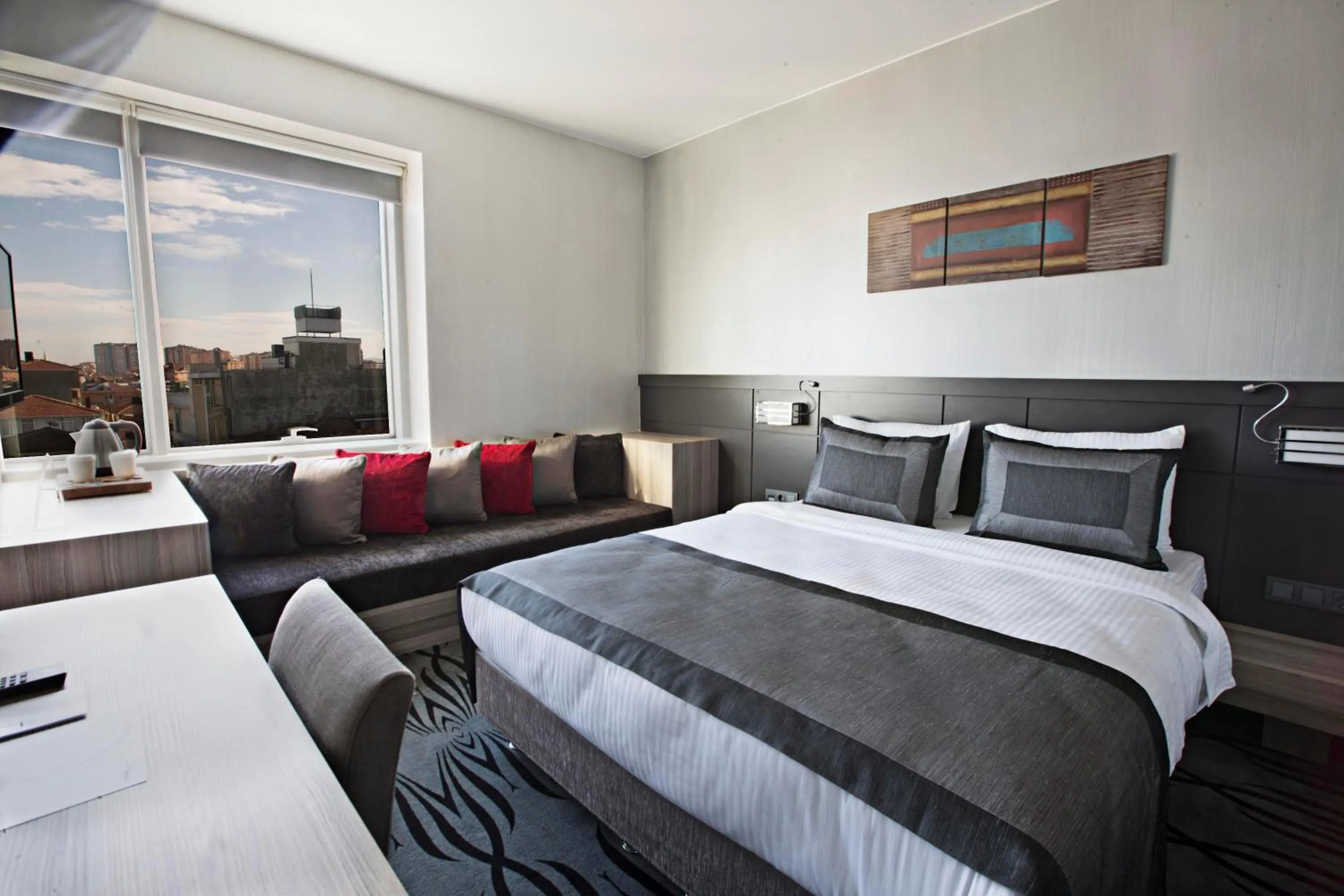 Photo of the whole room, Bed in Akoni Hotel