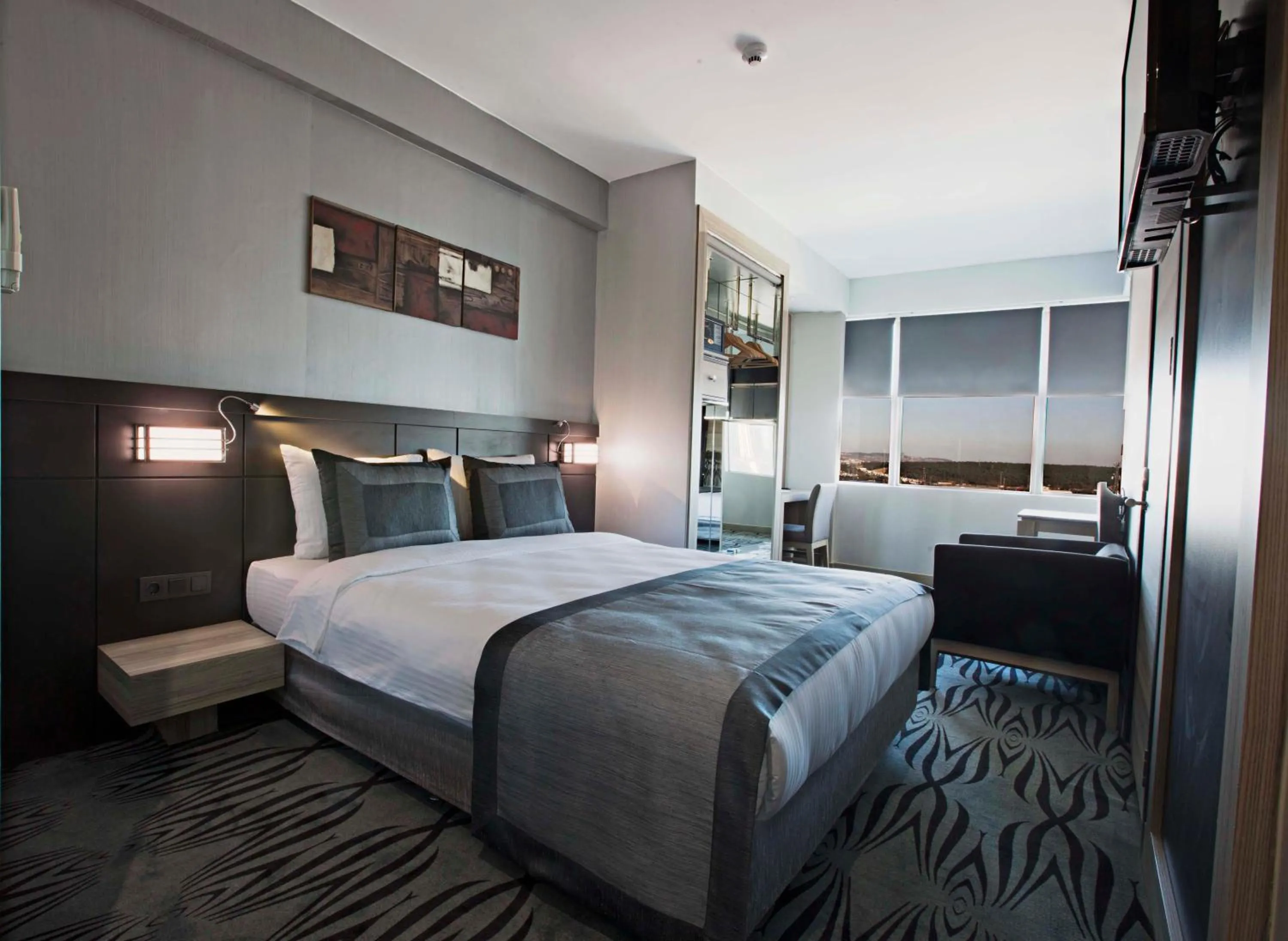 Photo of the whole room, Bed in Akoni Hotel