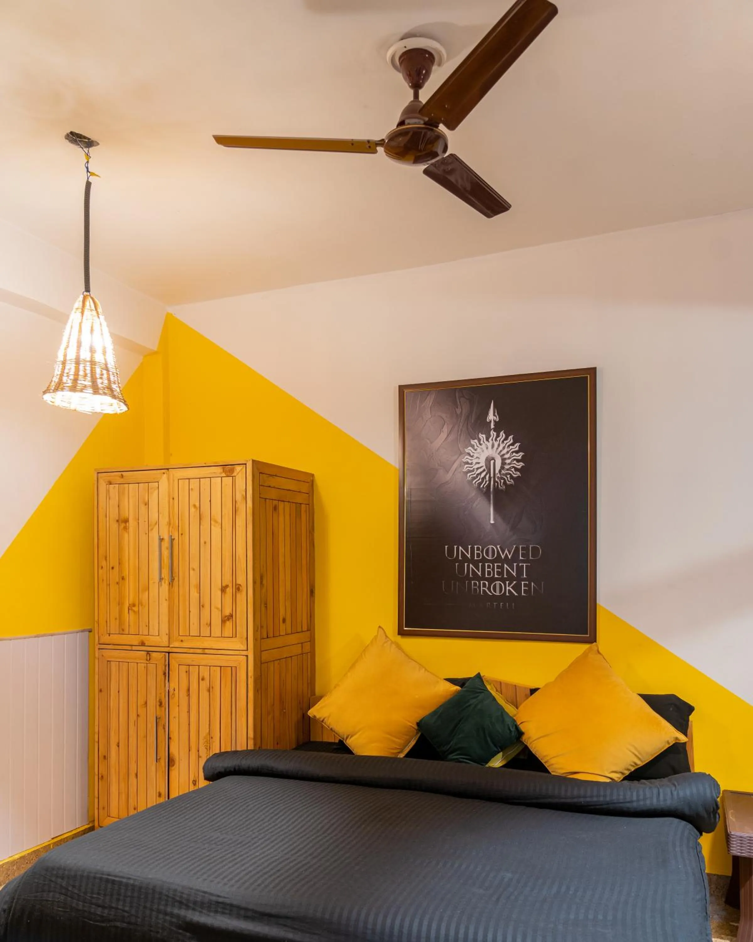 Photo of the whole room, Bed in Whoopers Hostel Kasol