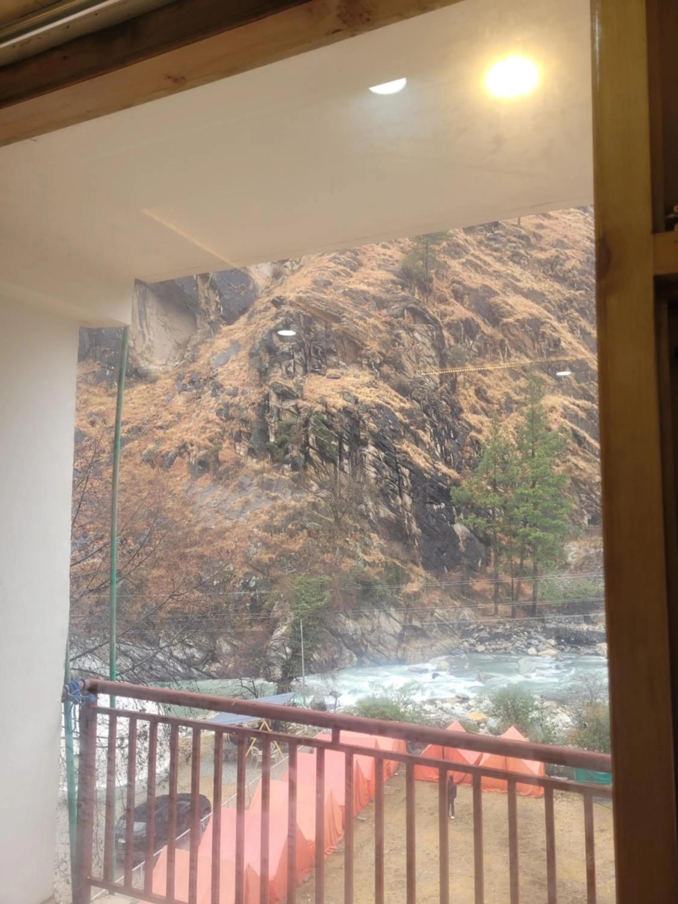 Whoopers Hostel Kasol