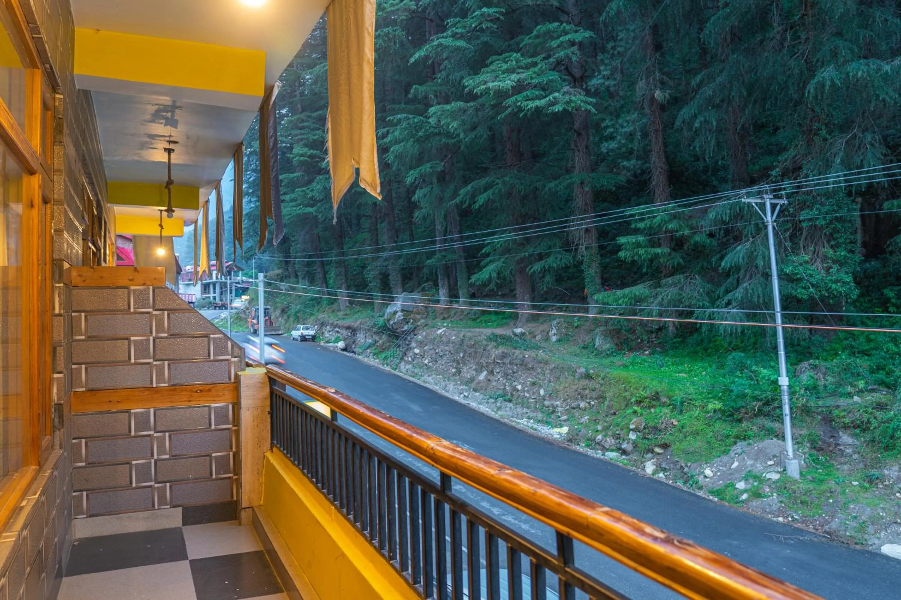 Balcony/Terrace in Whoopers Hostel Kasol