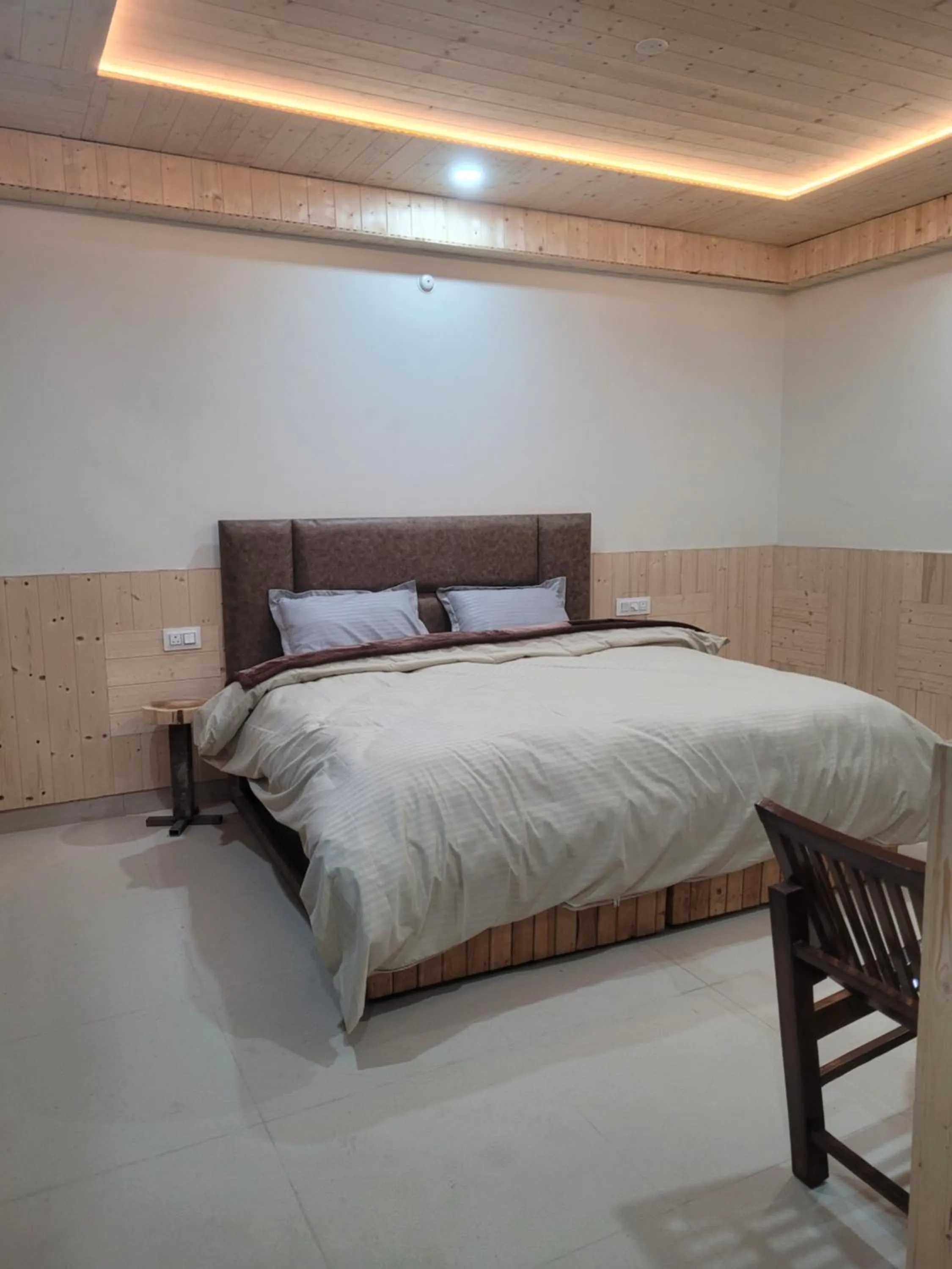 Bed in Whoopers Hostel Kasol