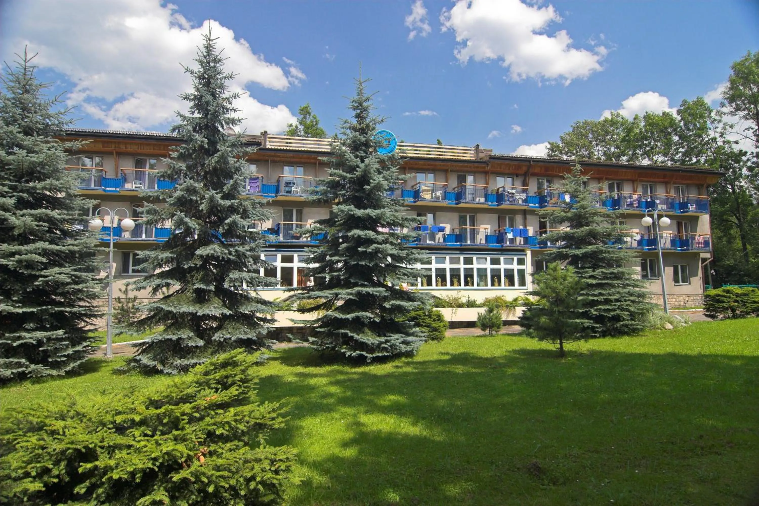 Facade/entrance in OW Jaskółka