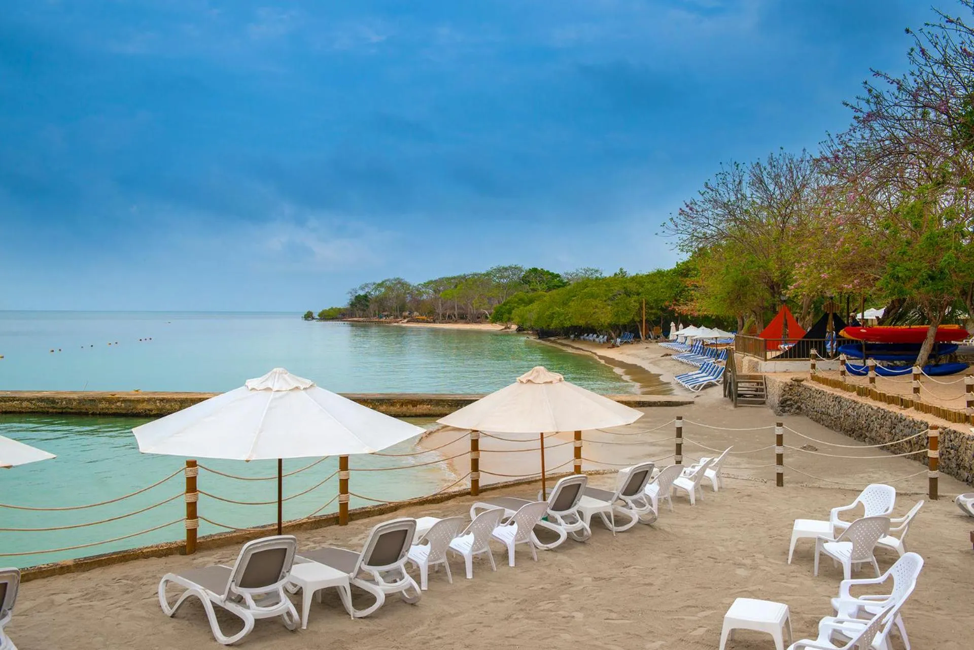 Beach in Hotel Isla del Encanto