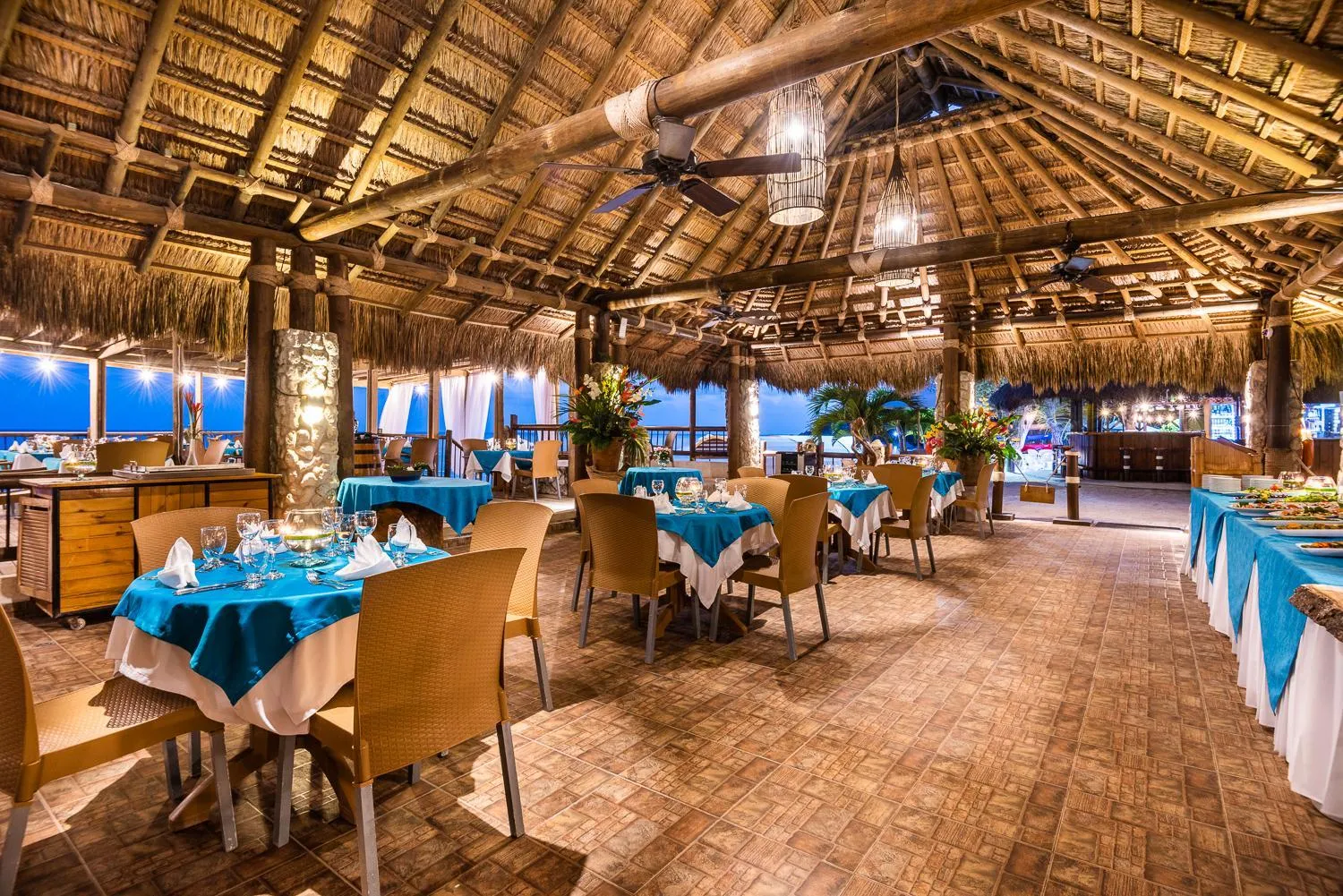 Restaurant/places to eat in Hotel Isla del Encanto