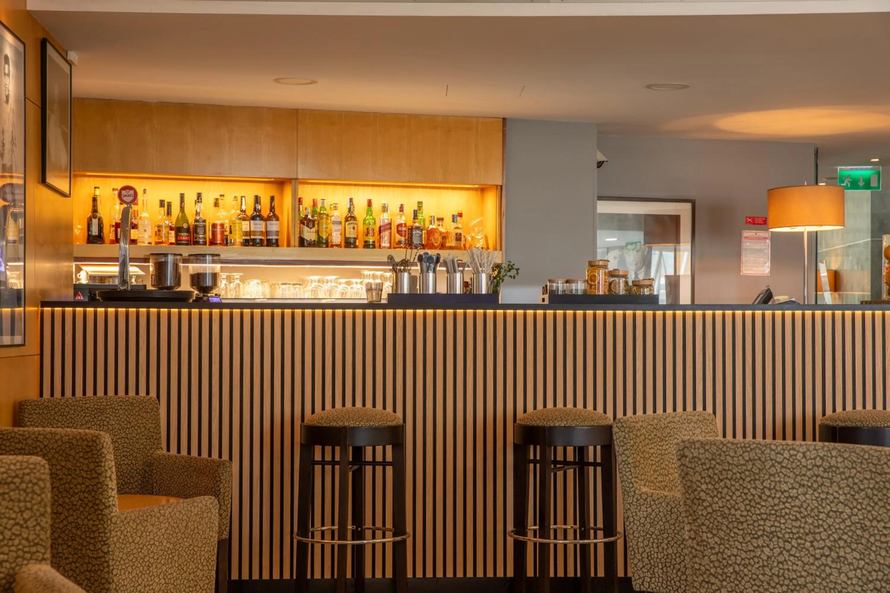 Lounge or bar in VIP Executive Azores Hotel