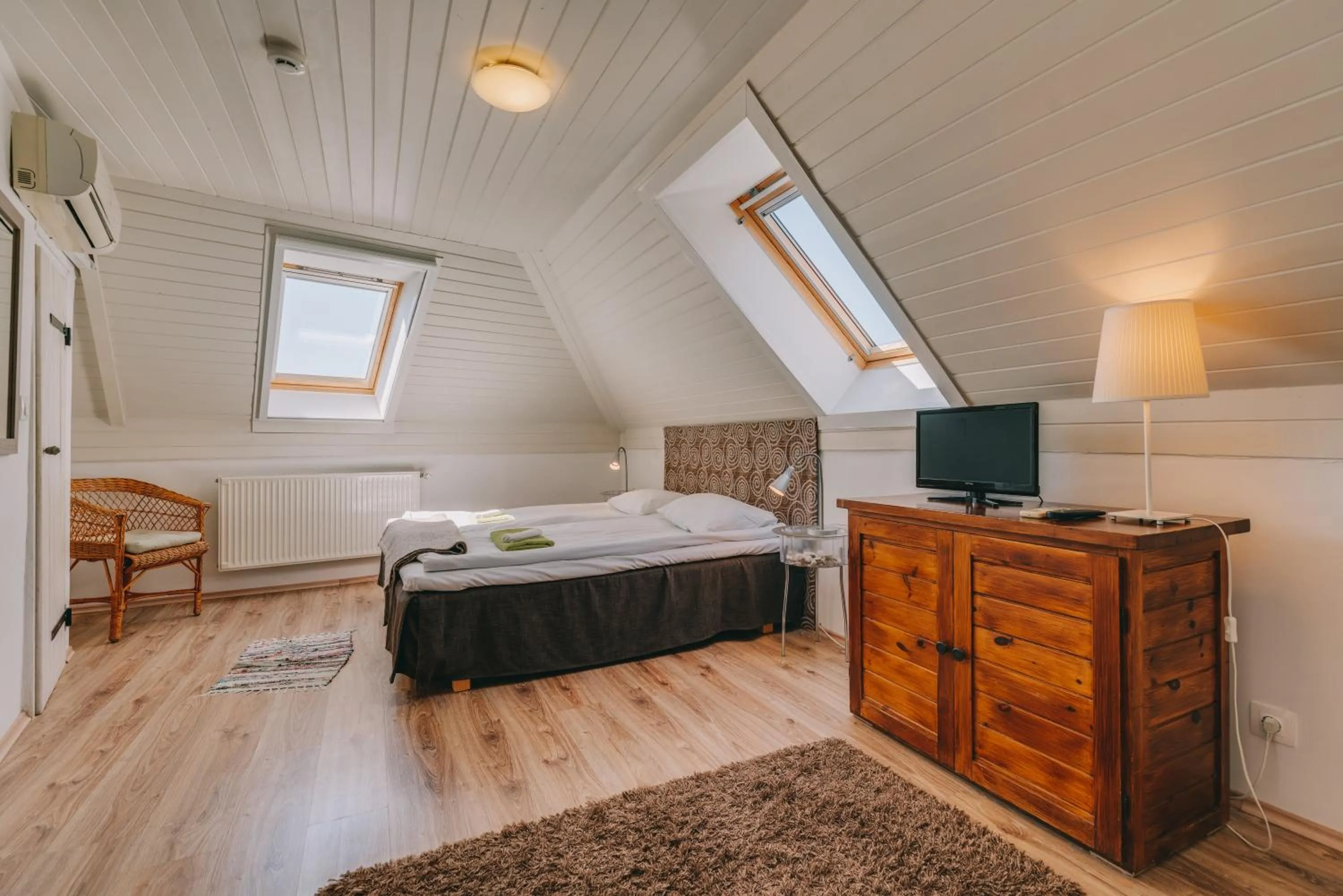 Standard Double Room - single occupancy in Óbester Panzió