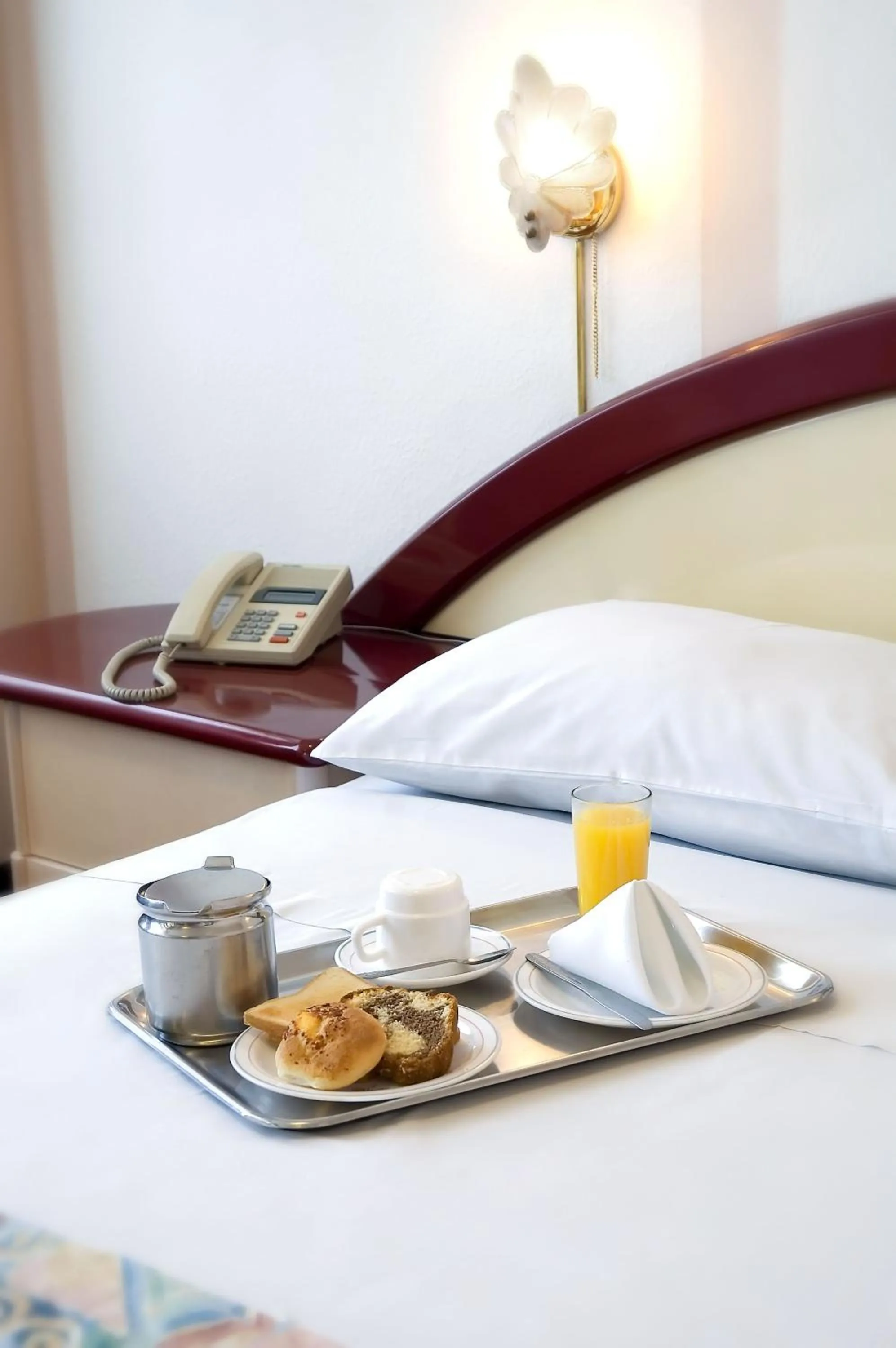 Breakfast, Bed in Americana Hotel
