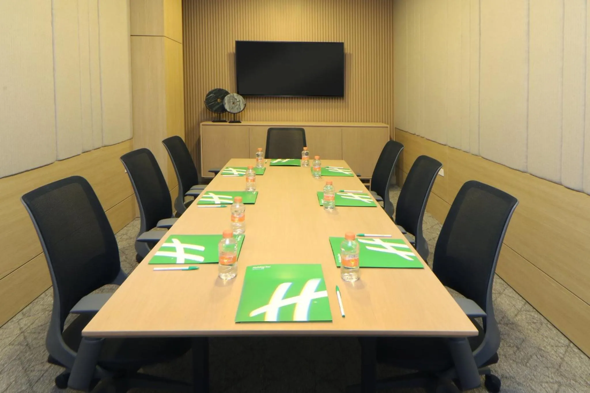 Meeting/conference room in Holiday Inn Tijuana Zona Rio by IHG
