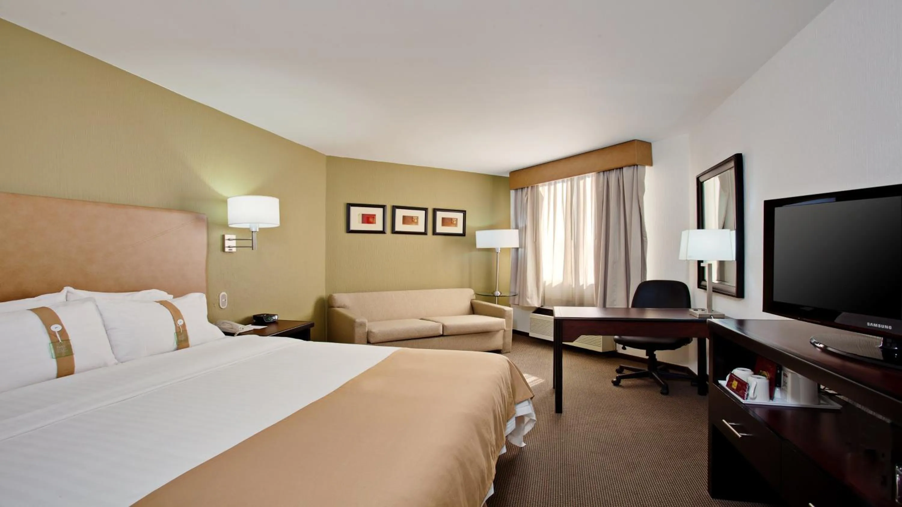 Photo of the whole room, Bed in Holiday Inn Tijuana Zona Rio by IHG