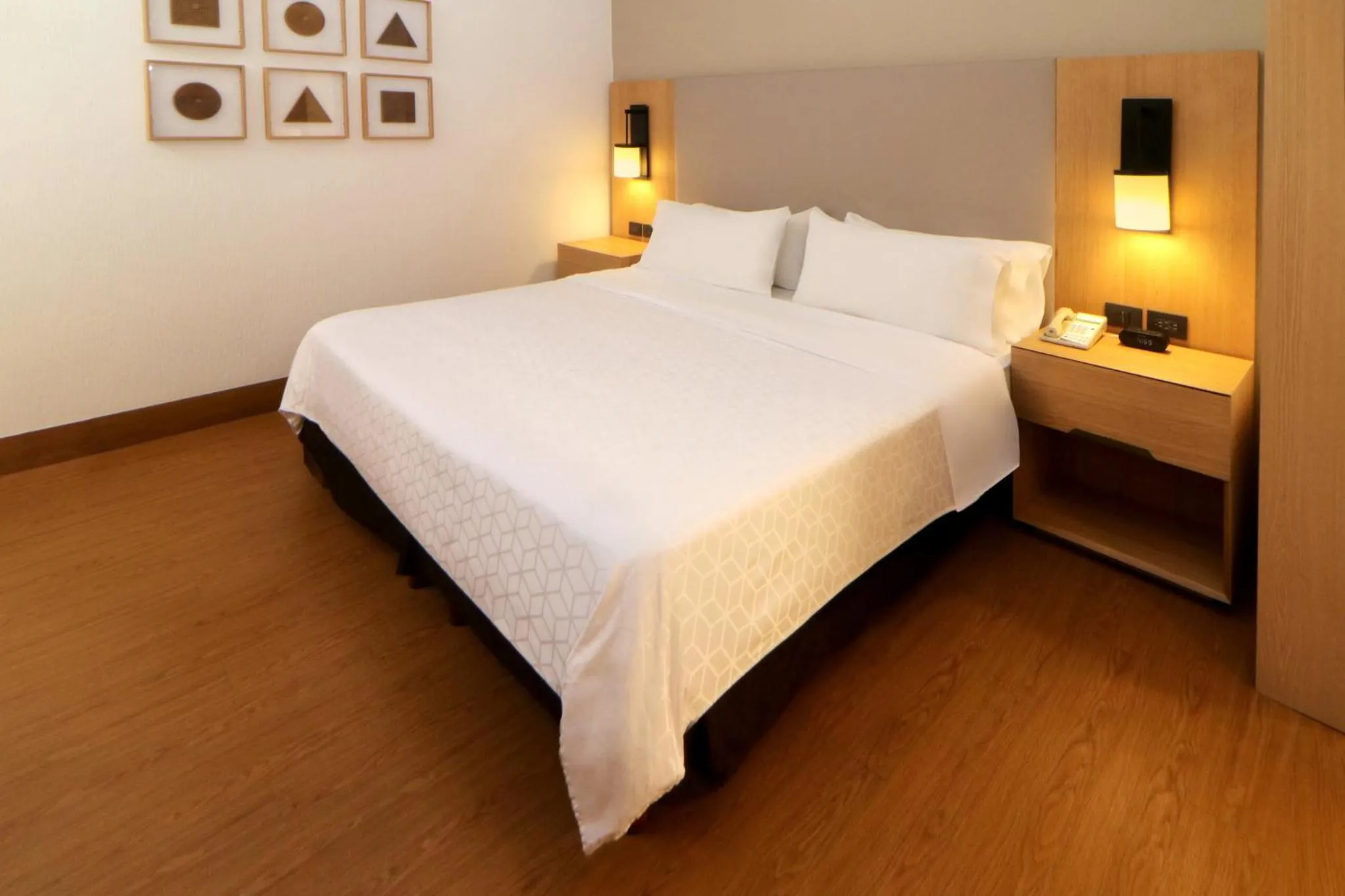 Photo of the whole room, Bed in Holiday Inn Tijuana Zona Rio by IHG