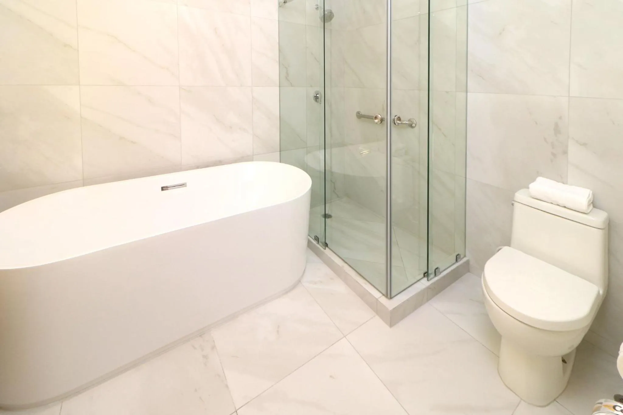 Bathroom in Holiday Inn Tijuana Zona Rio by IHG