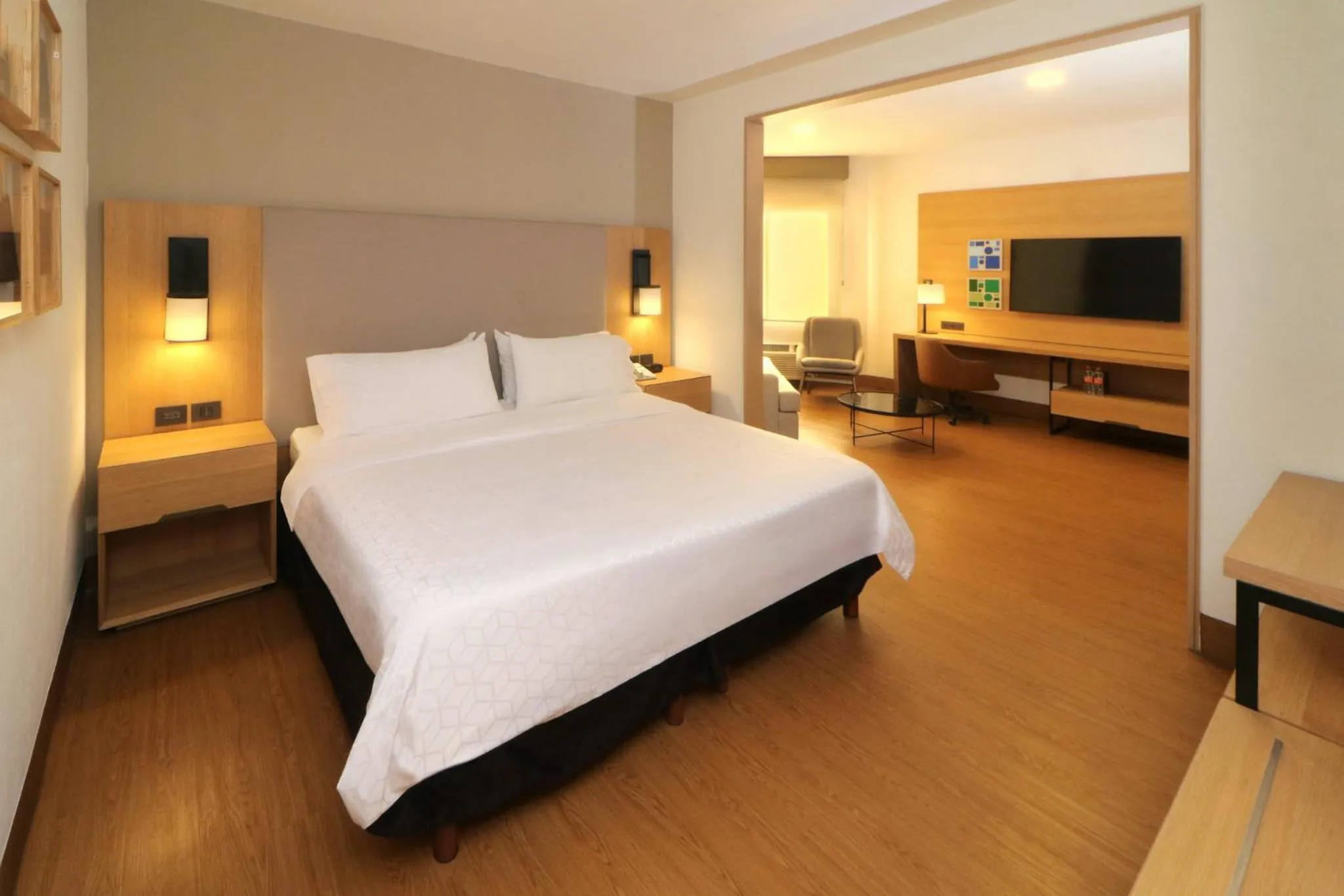 Photo of the whole room, Bed in Holiday Inn Tijuana Zona Rio by IHG