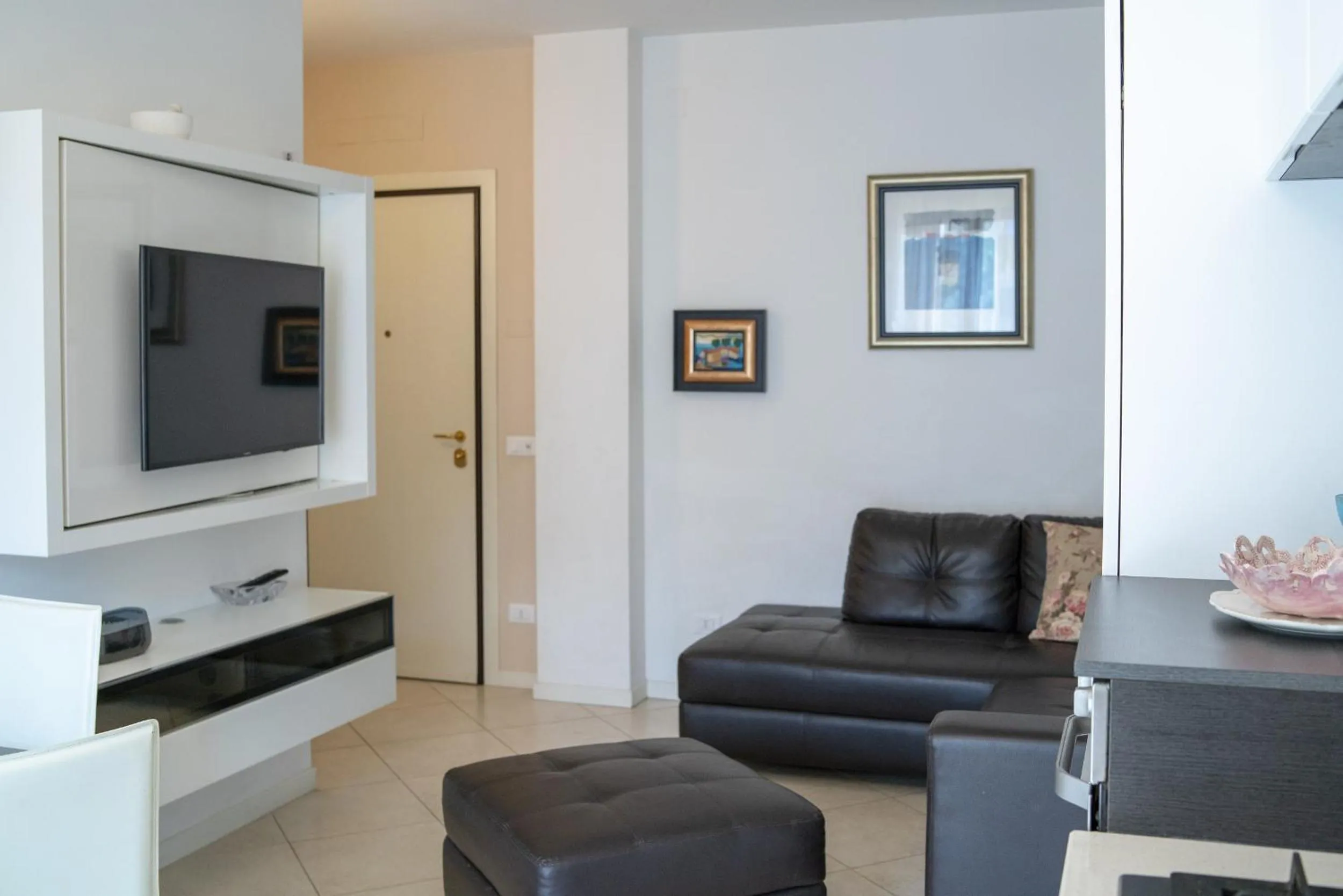 GuestHost - Fellini Family Flat