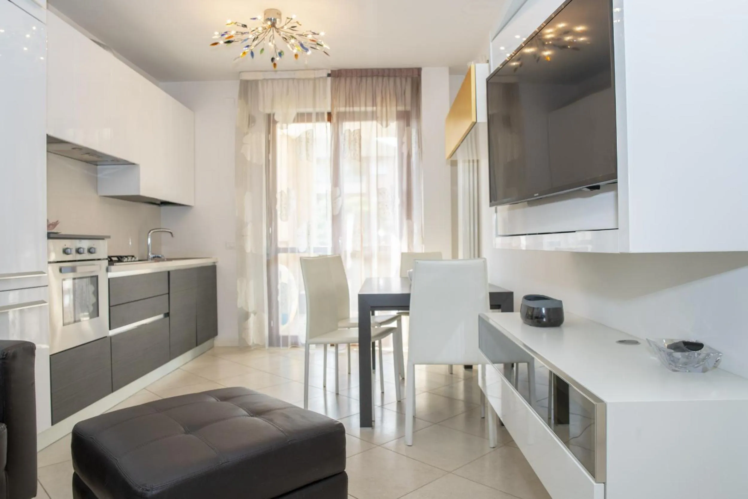 GuestHost - Fellini Family Flat