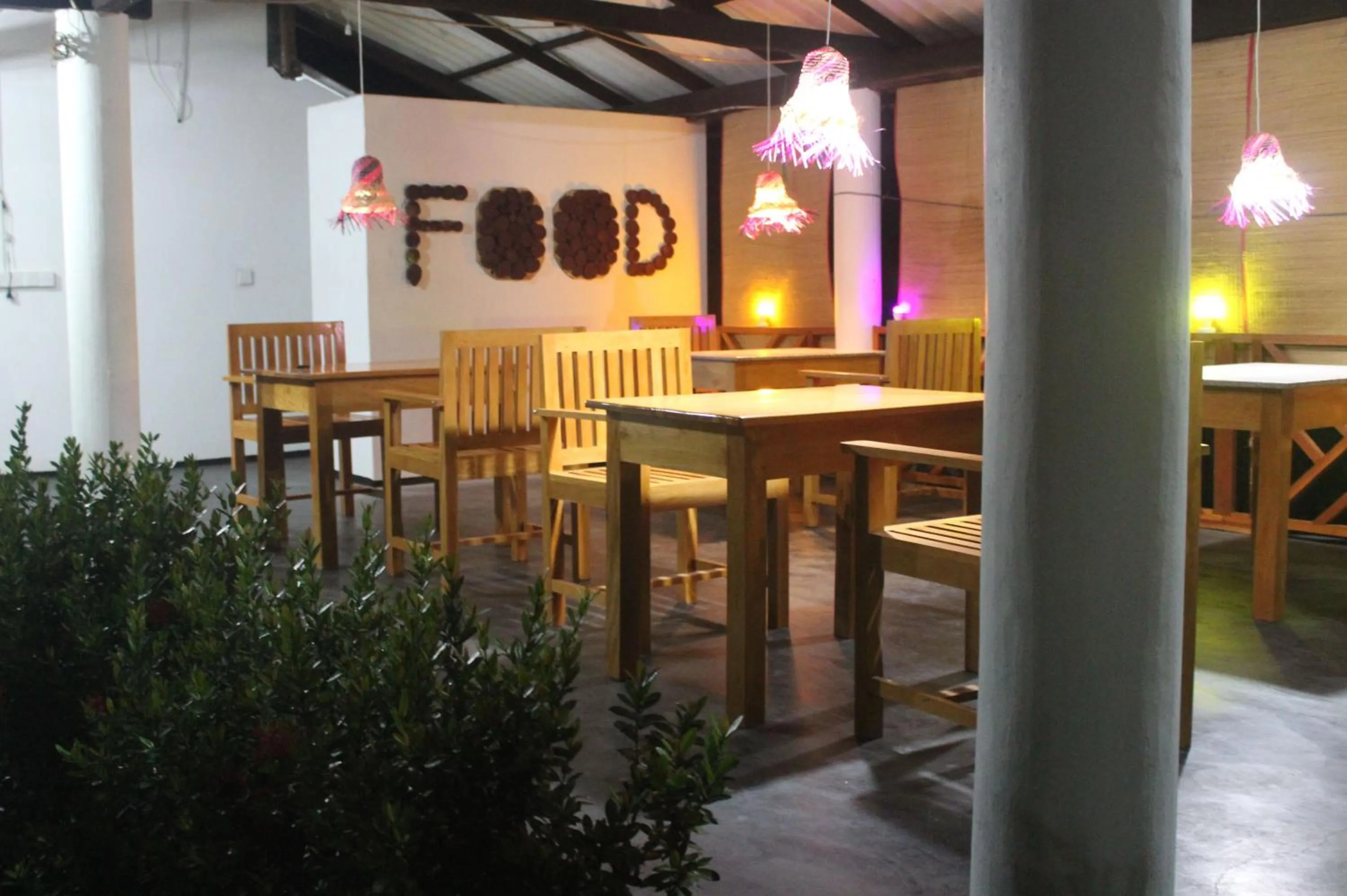 Restaurant/places to eat in De Perla Resort