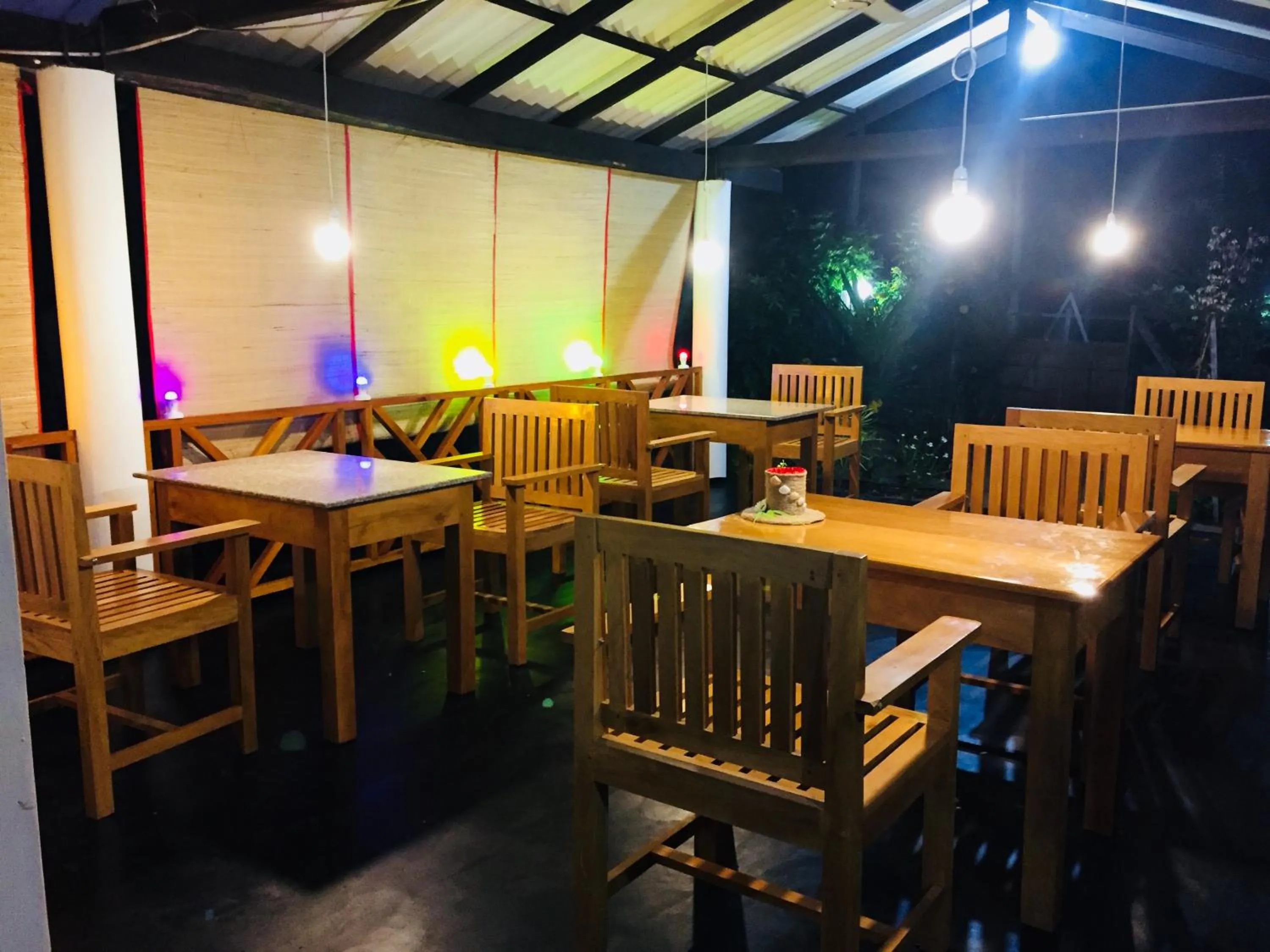 Restaurant/places to eat in De Perla Resort