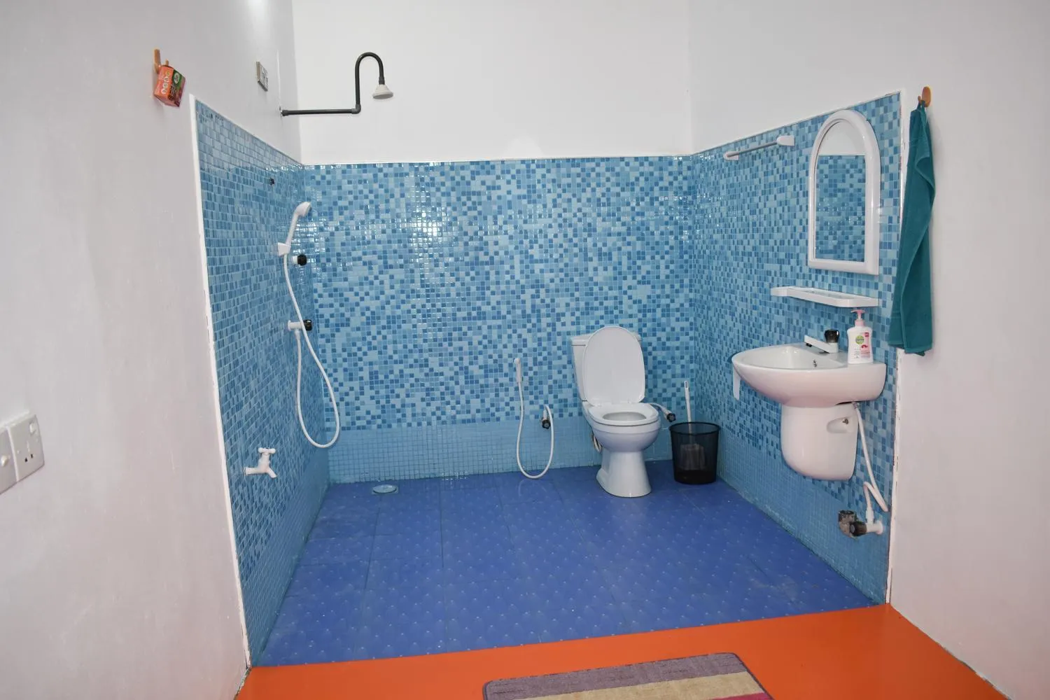 Shower in De Perla Resort