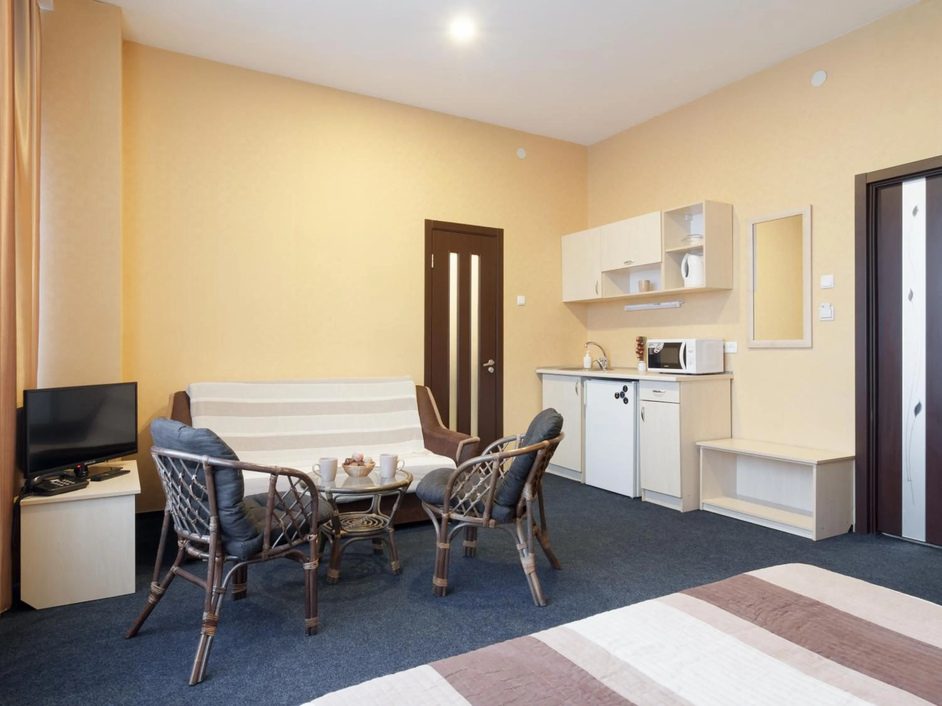 Photo of the whole room in Asotel