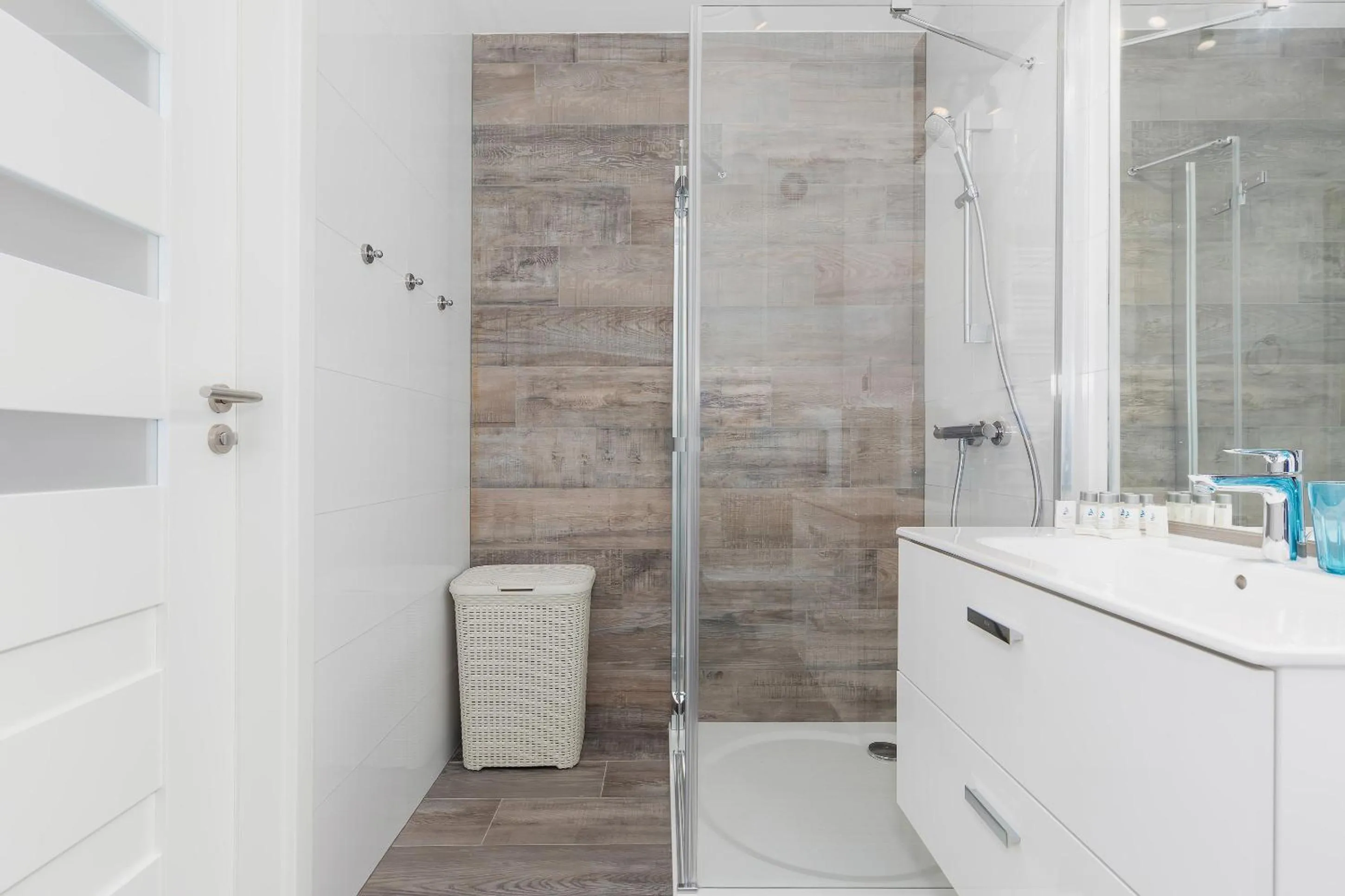 Property building in Apartamenty Polanki Park BASEN, SAUNA & SIŁOWNIA by Noclegi Renters
