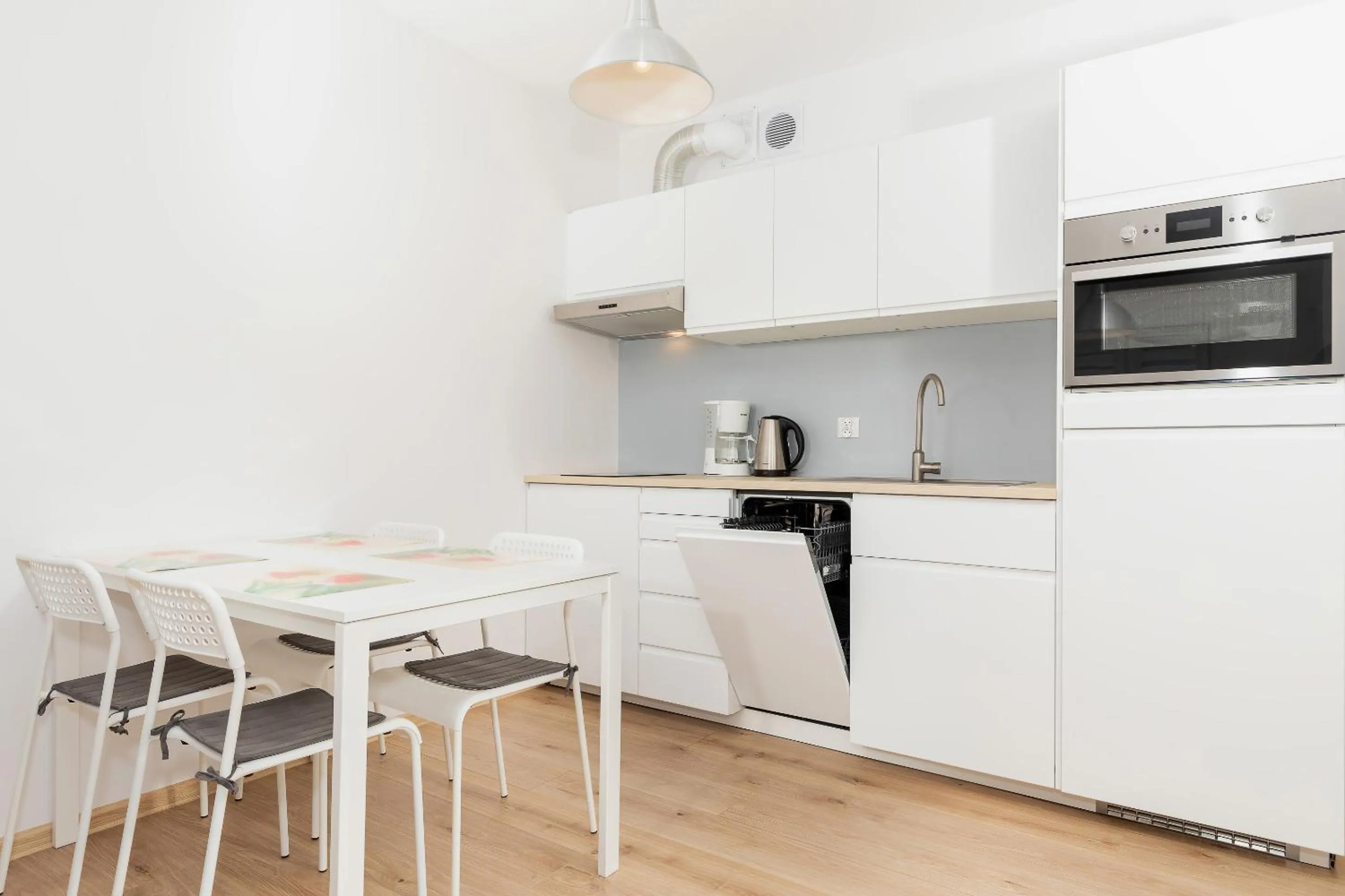 Property building in Apartamenty Polanki Park BASEN, SAUNA & SIŁOWNIA by Noclegi Renters