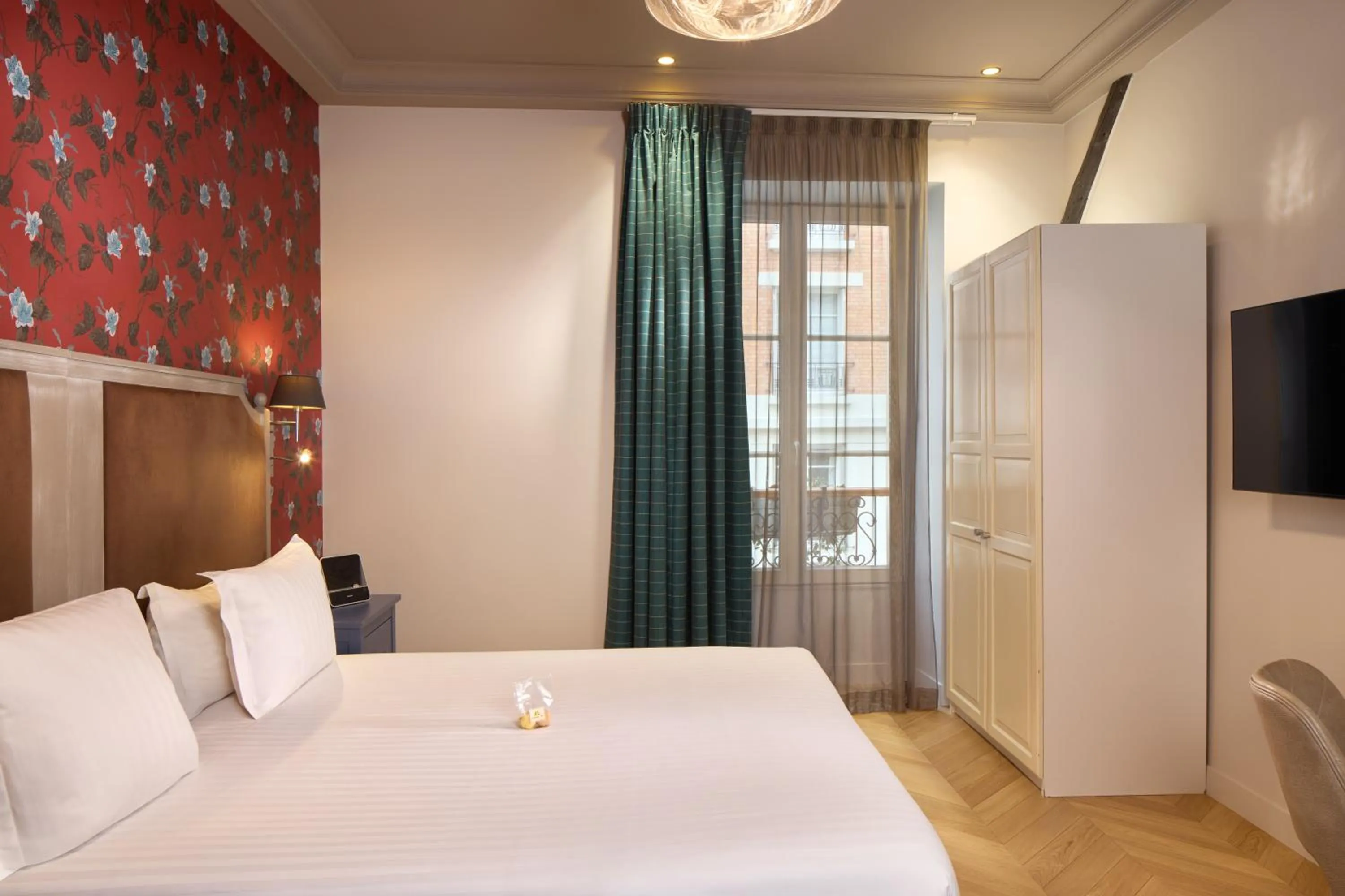 Photo of the whole room, Bed in Le Robinet d'Or Paris Canal Saint Martin