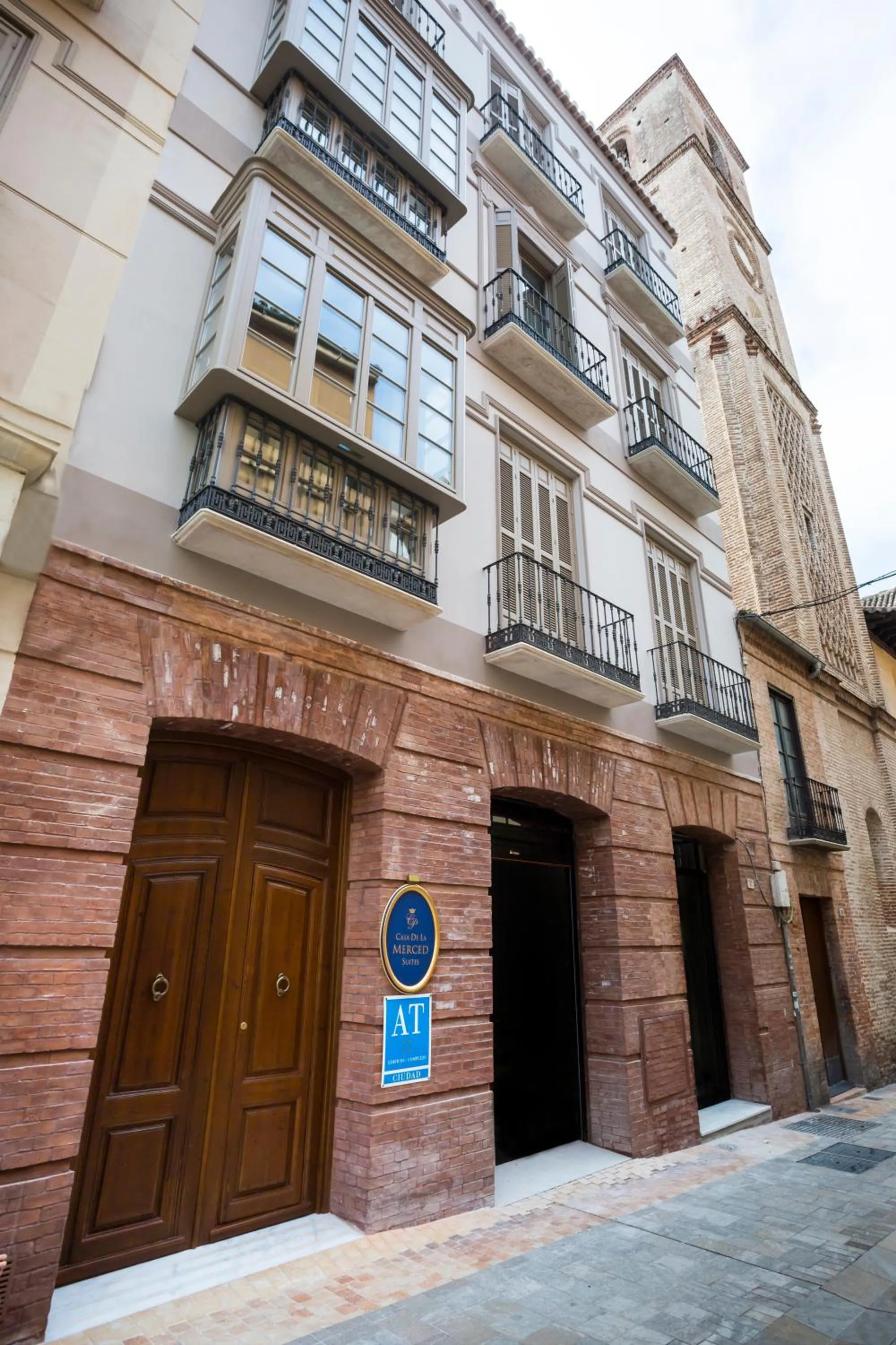 Property building in Casa de la Merced Suites