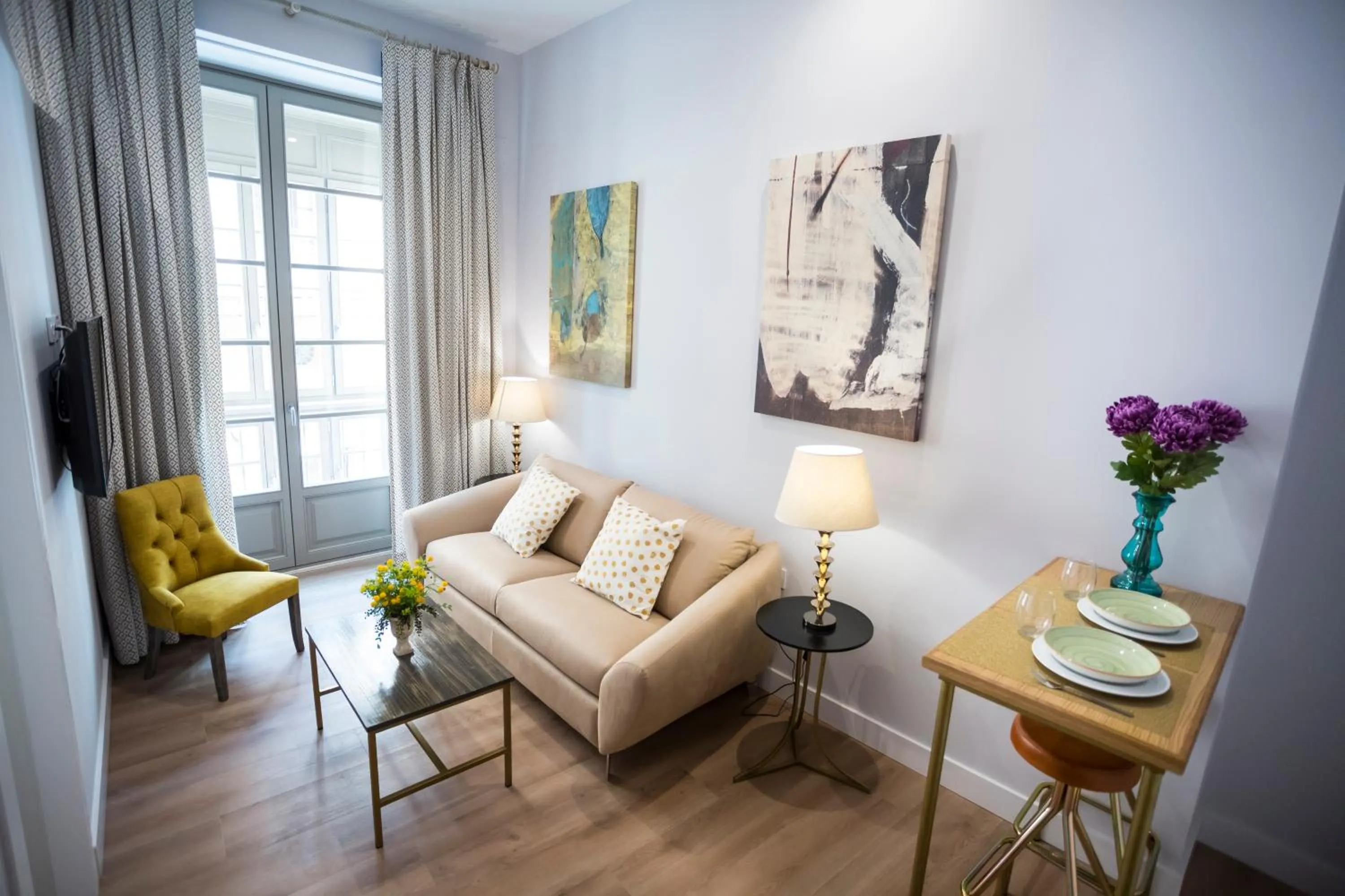 Living room in Casa de la Merced Suites