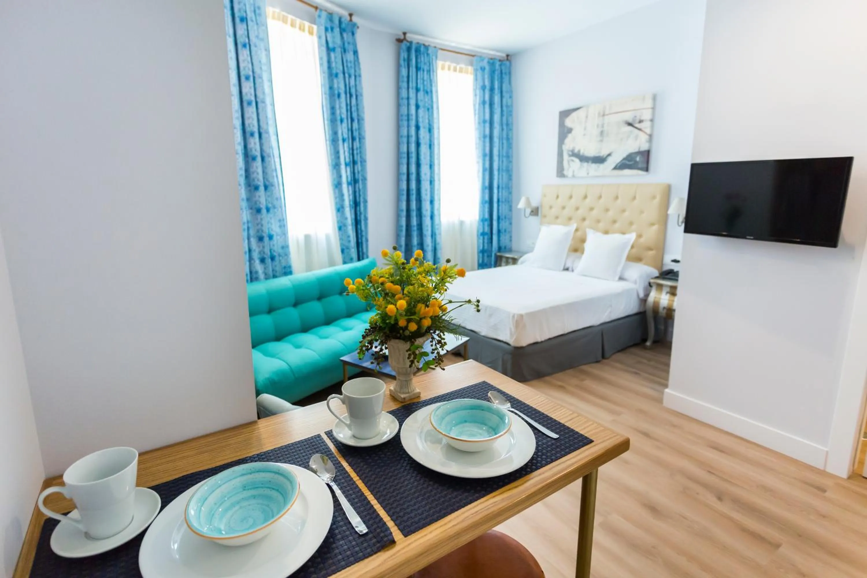 Photo of the whole room, Bed in Casa de la Merced Suites