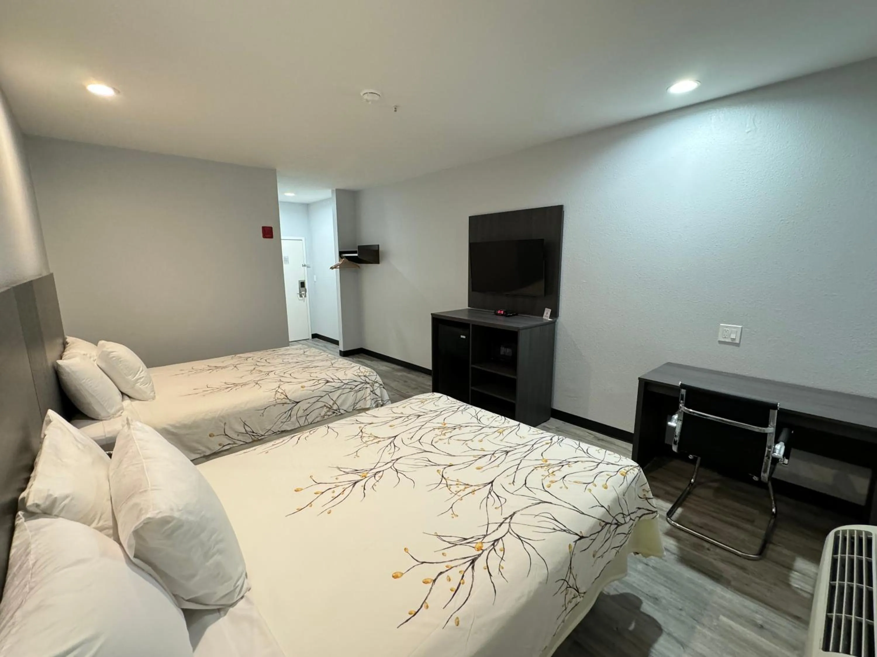 Bed in Americas Best Value Inn & Suites Haltom City Ft. Worth