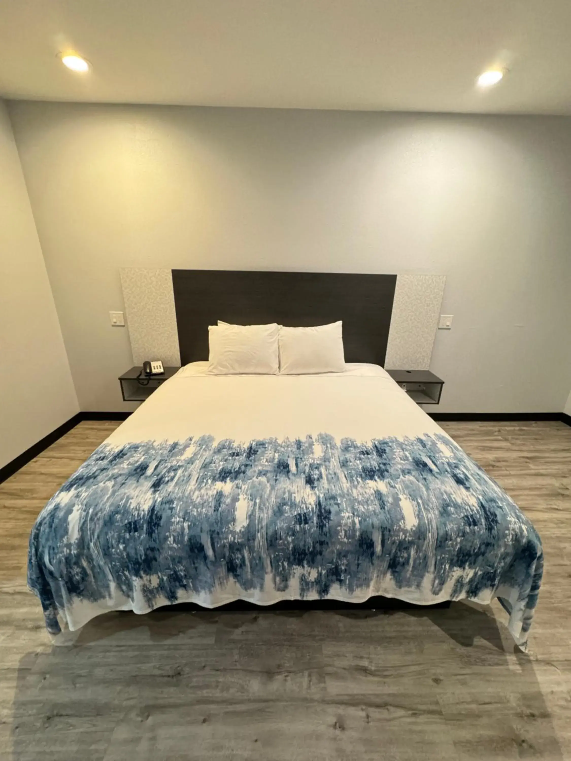 Single Room in Americas Best Value Inn & Suites Haltom City Ft. Worth Single Room in Americas Best Value Inn & Suites Haltom City Ft. Worth