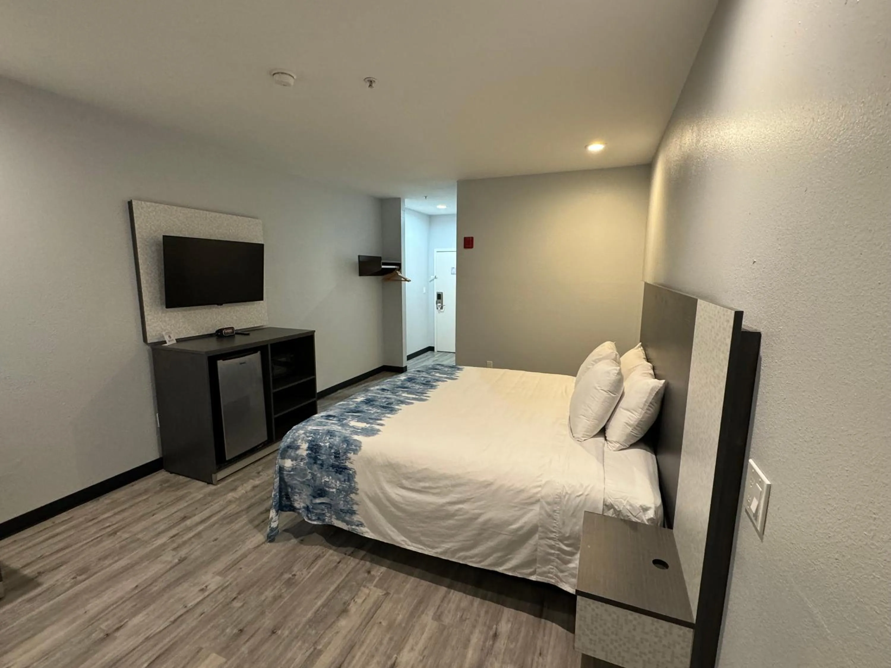 Bed in Americas Best Value Inn & Suites Haltom City Ft. Worth