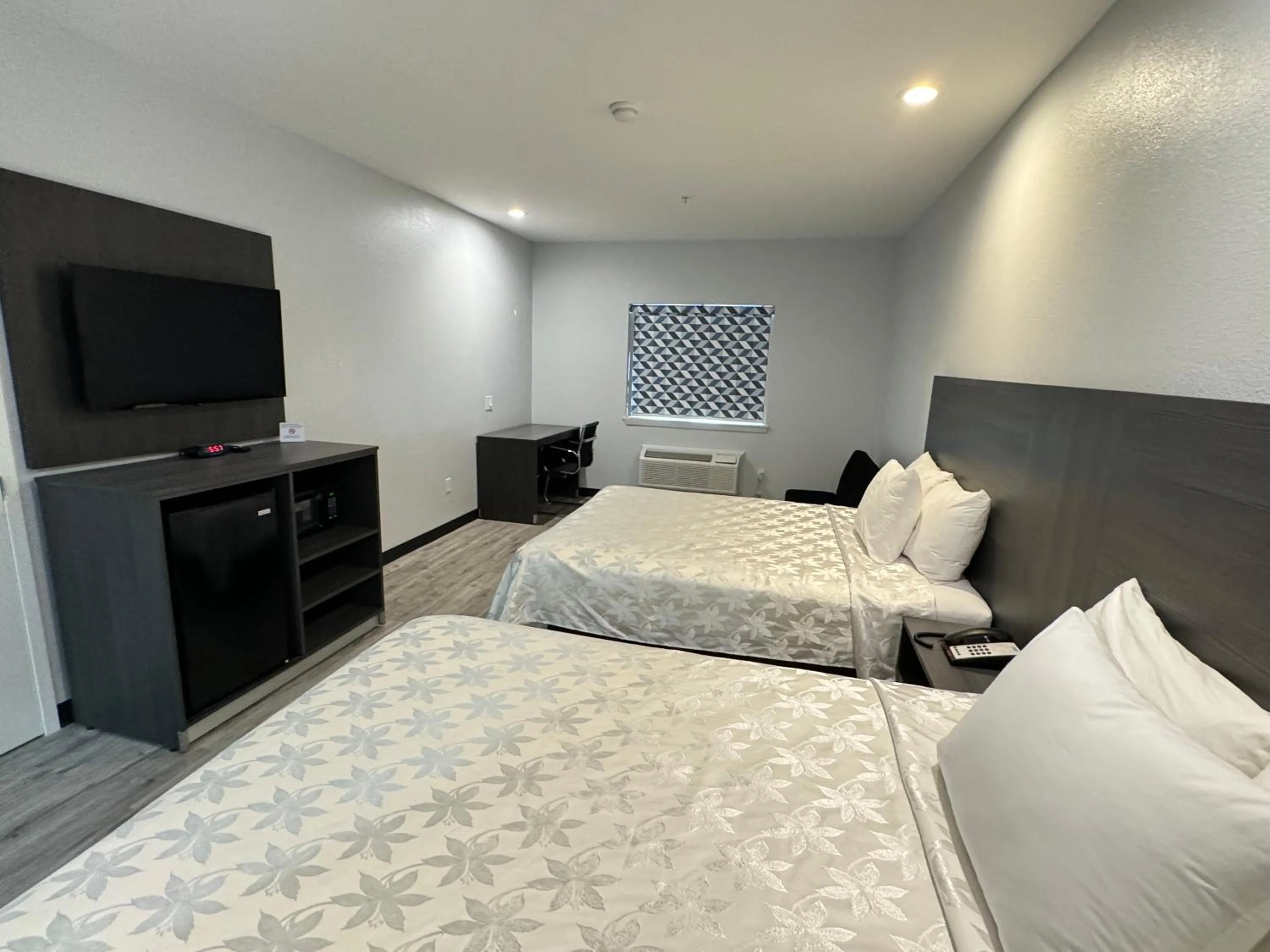 Bed in Americas Best Value Inn & Suites Haltom City Ft. Worth