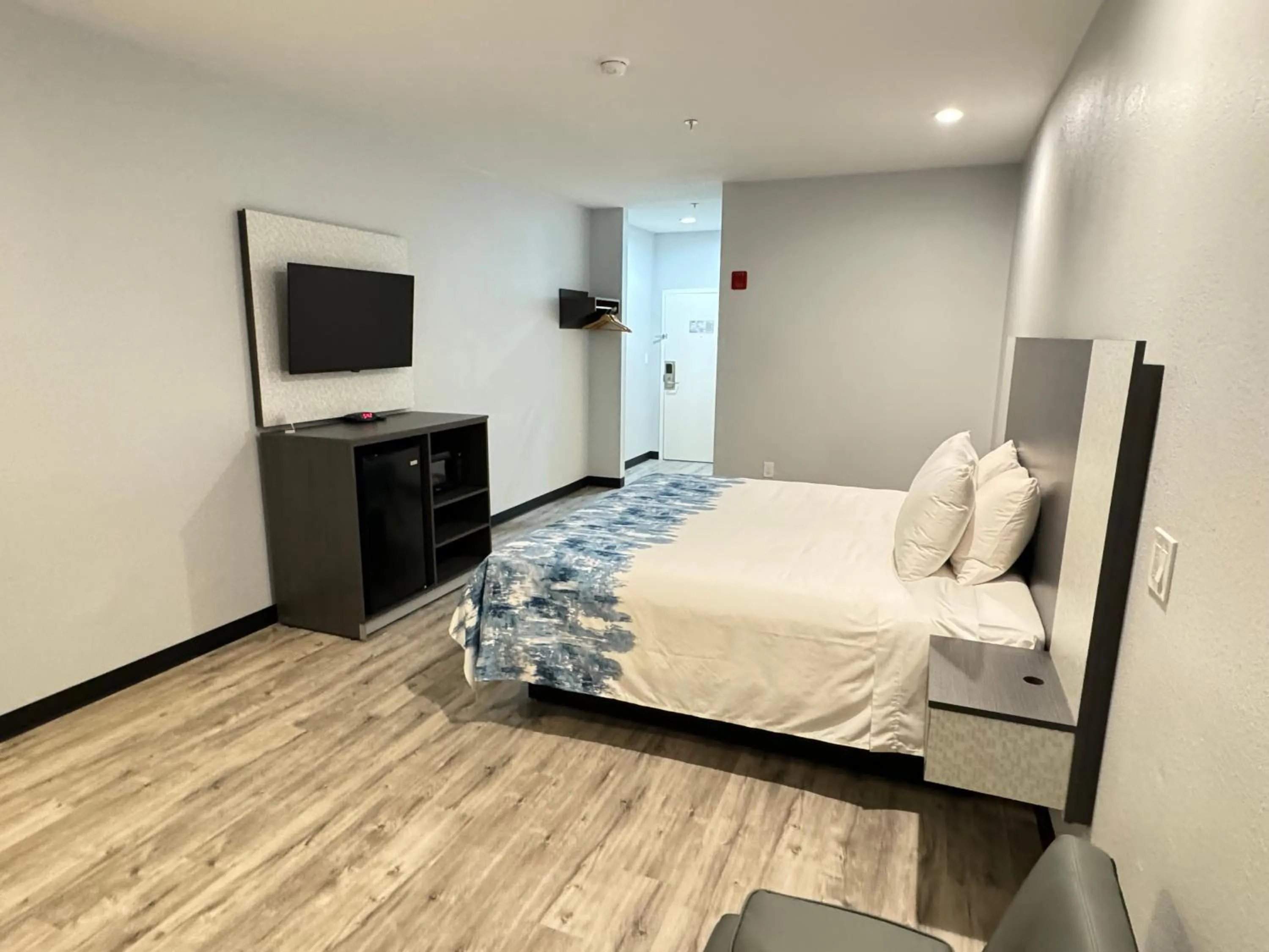 Bed in Americas Best Value Inn & Suites Haltom City Ft. Worth