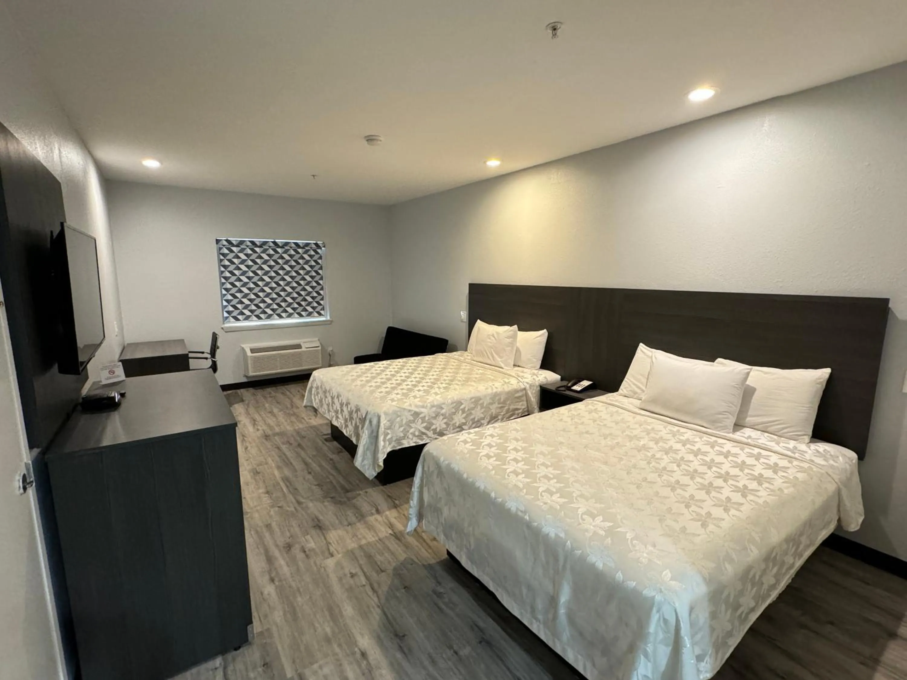 Bed in Americas Best Value Inn & Suites Haltom City Ft. Worth