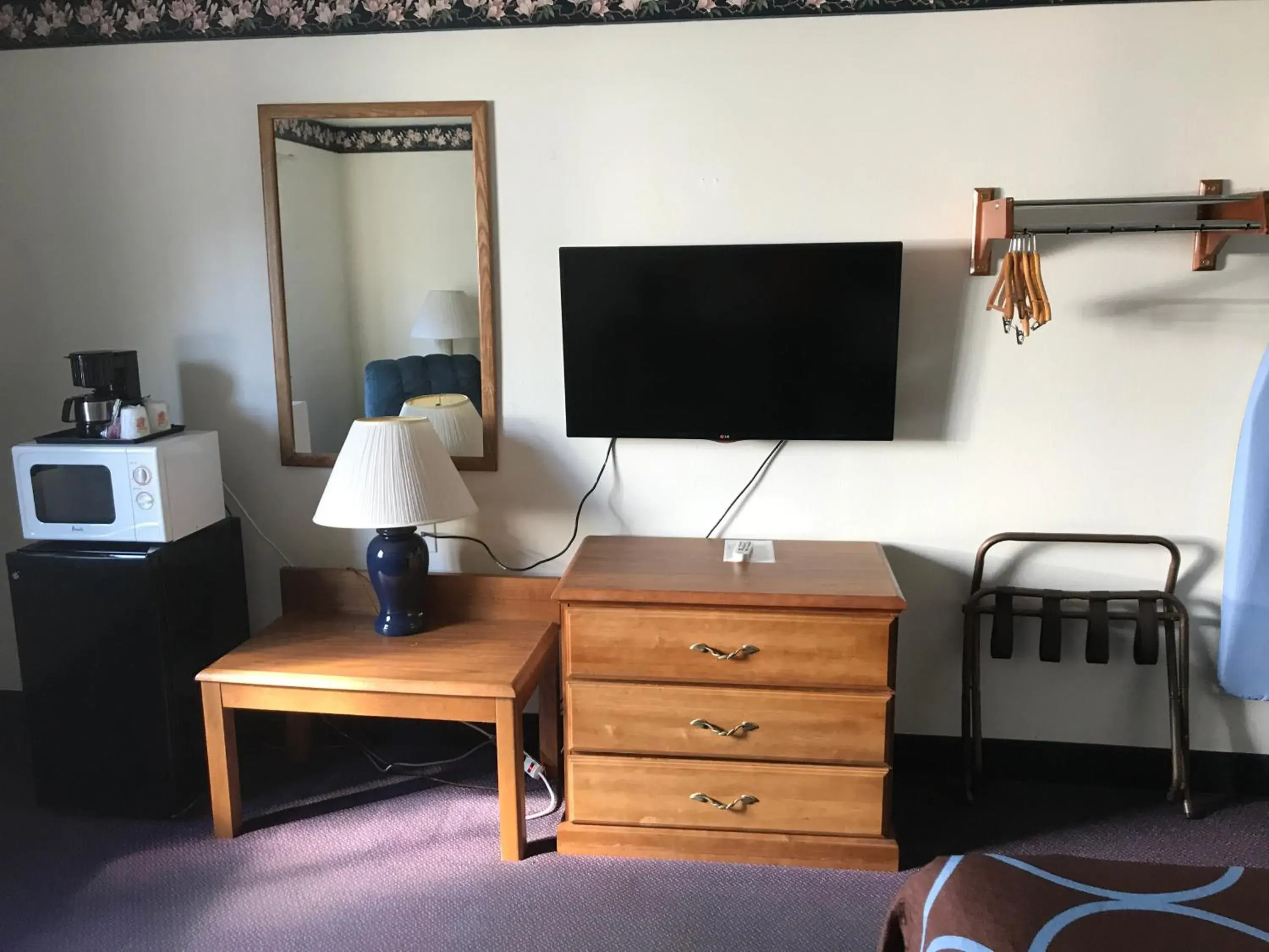 Double Room with Two Double Beds - Smoking in Best Inn Double Room with Two Double Beds - Smoking in Best Inn