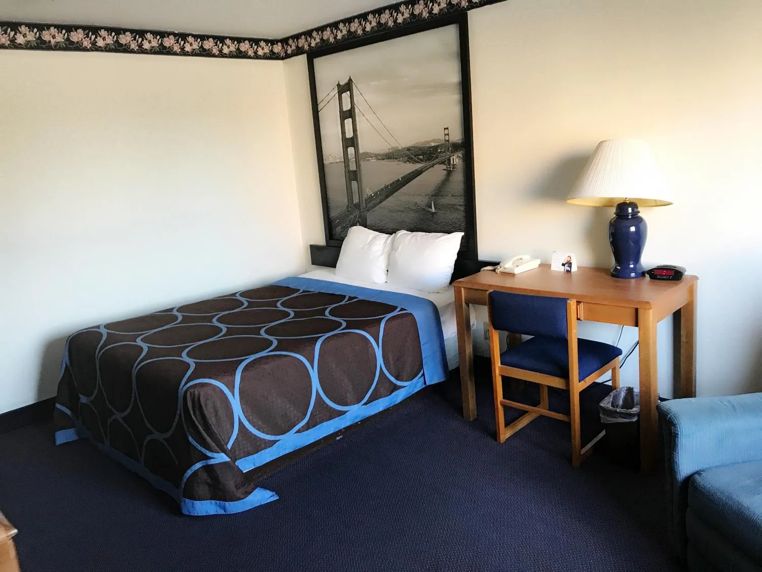 Property building, Bed in Best Inn