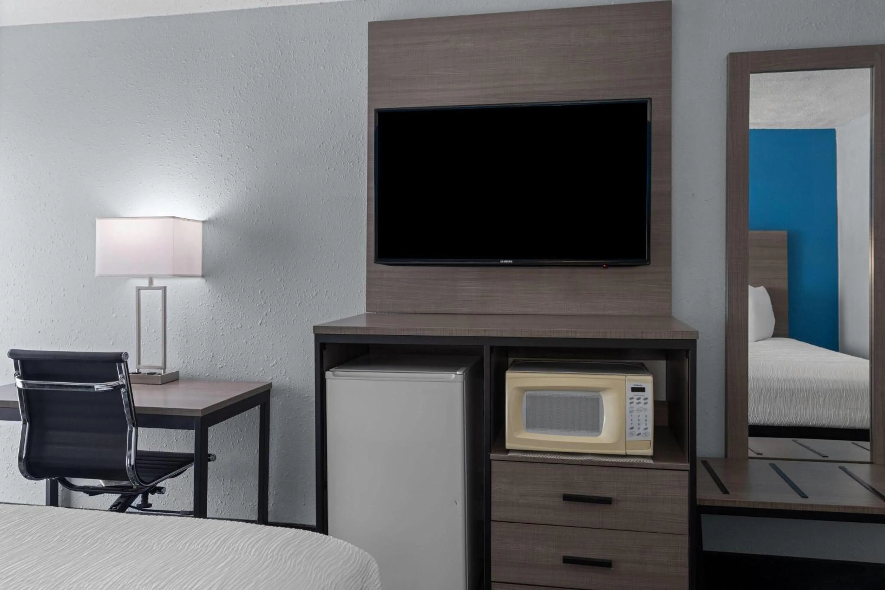 Photo of the whole room, Bed in Baymont by Wyndham Duluth Spirit Mountain