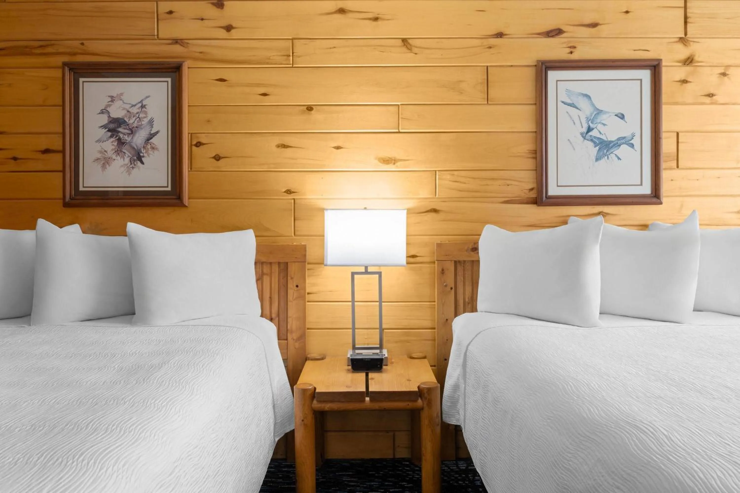 Bath, Bed in Baymont by Wyndham Duluth Spirit Mountain