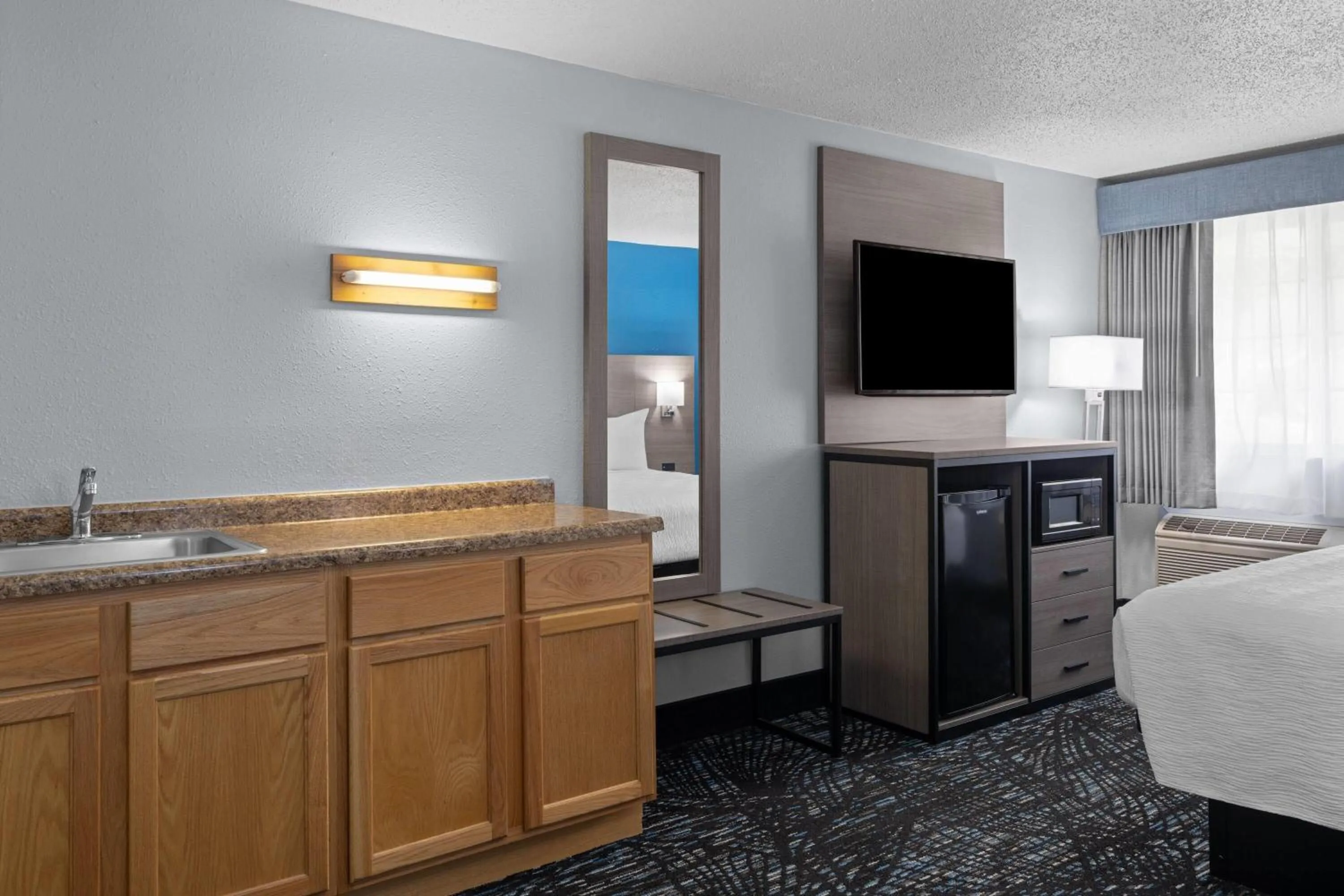 Photo of the whole room, Bed in Baymont by Wyndham Duluth Spirit Mountain