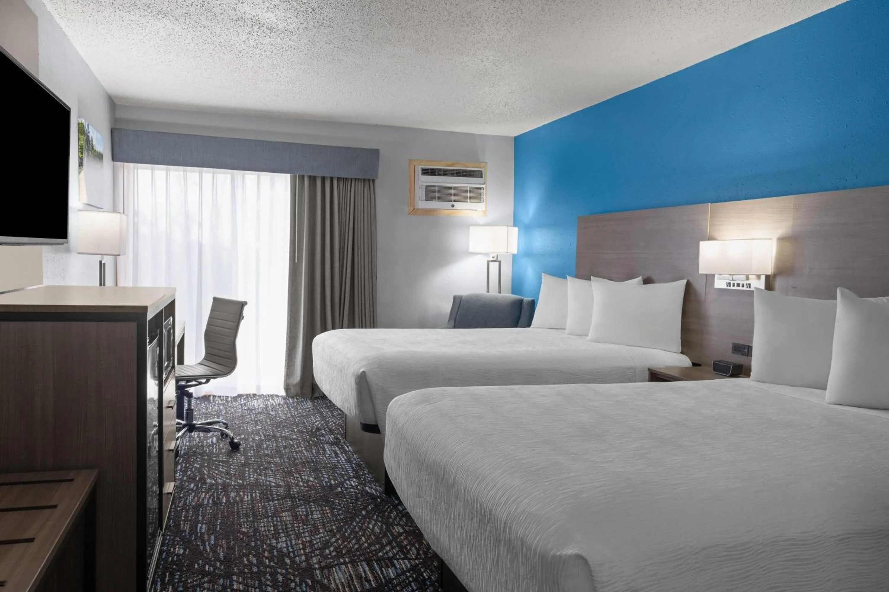 Photo of the whole room, Bed in Baymont by Wyndham Duluth Spirit Mountain