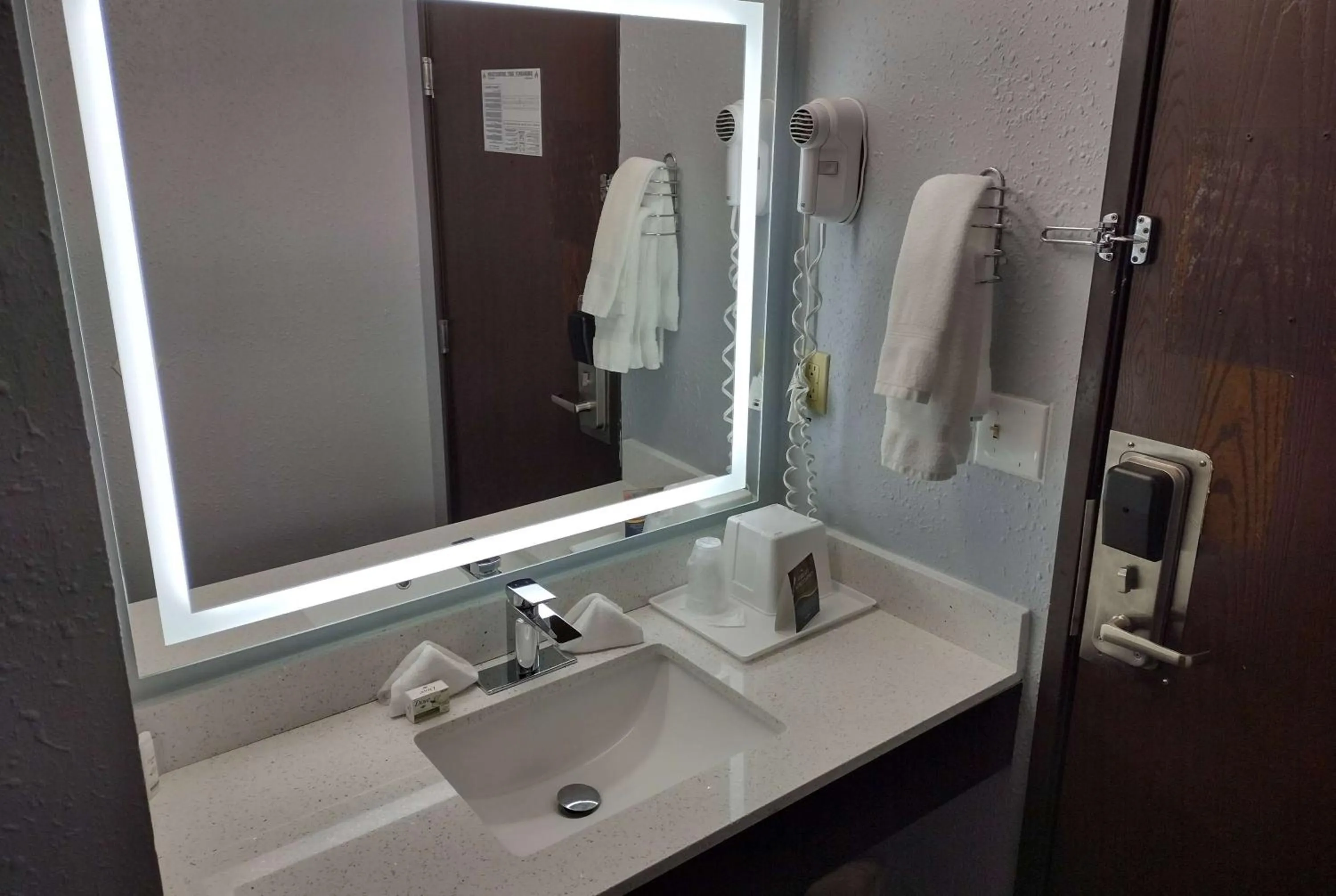 Bathroom in Americas Best Value Inn - Duluth Spirit Mountain Inn