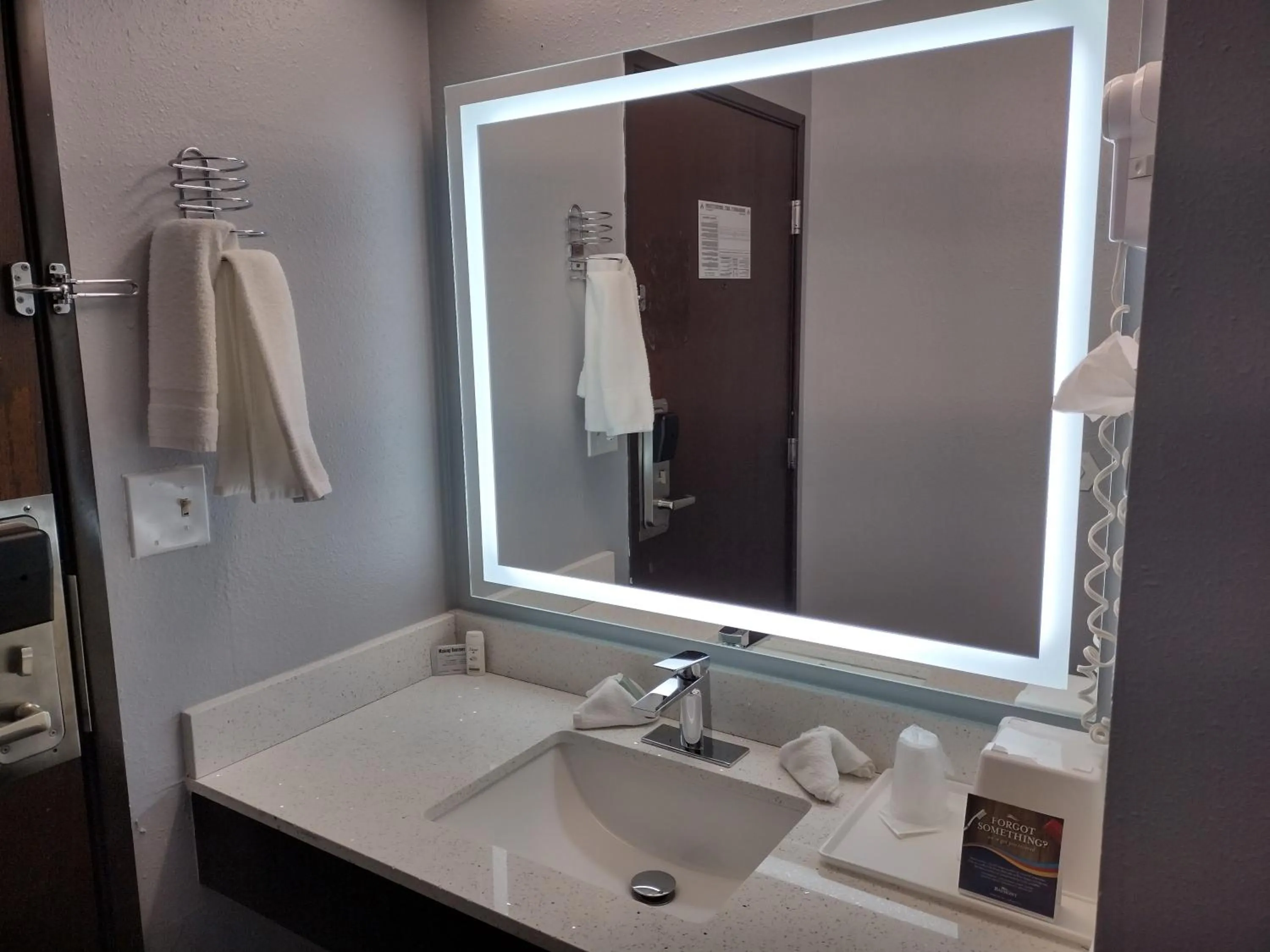 towels in Americas Best Value Inn - Duluth Spirit Mountain Inn